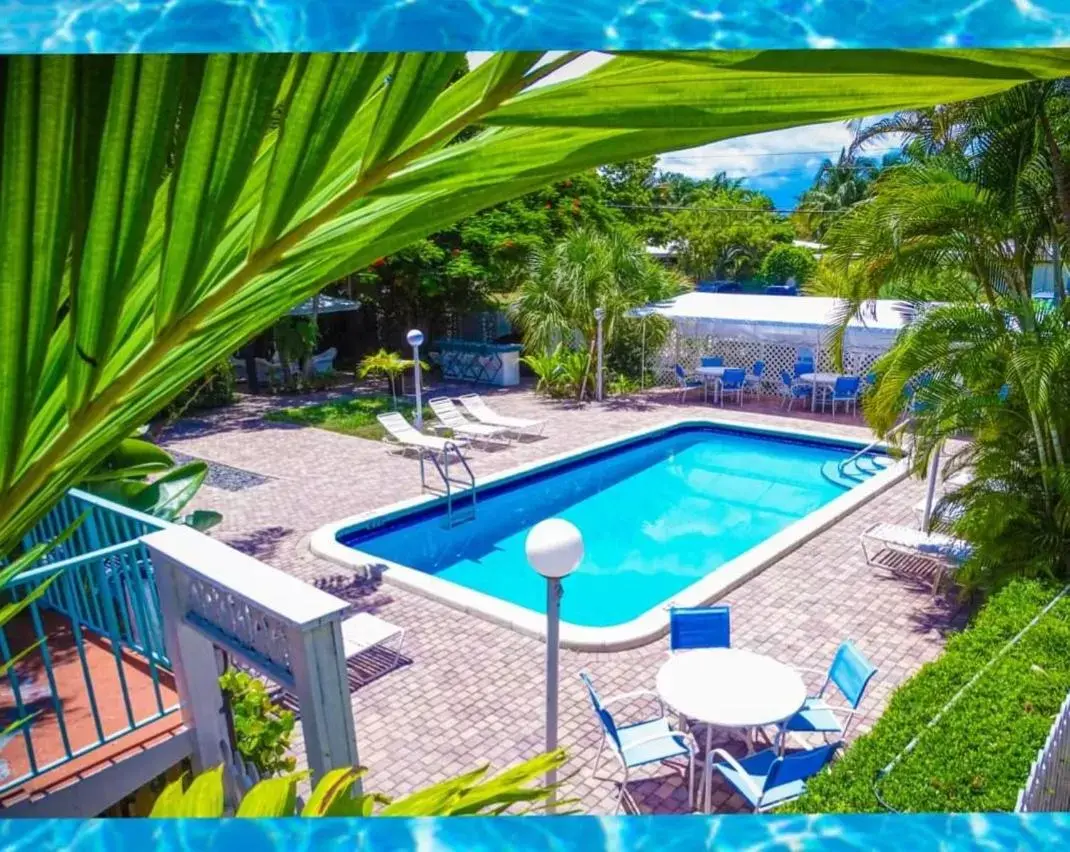 Patio, Swimming Pool in Green Island Inn