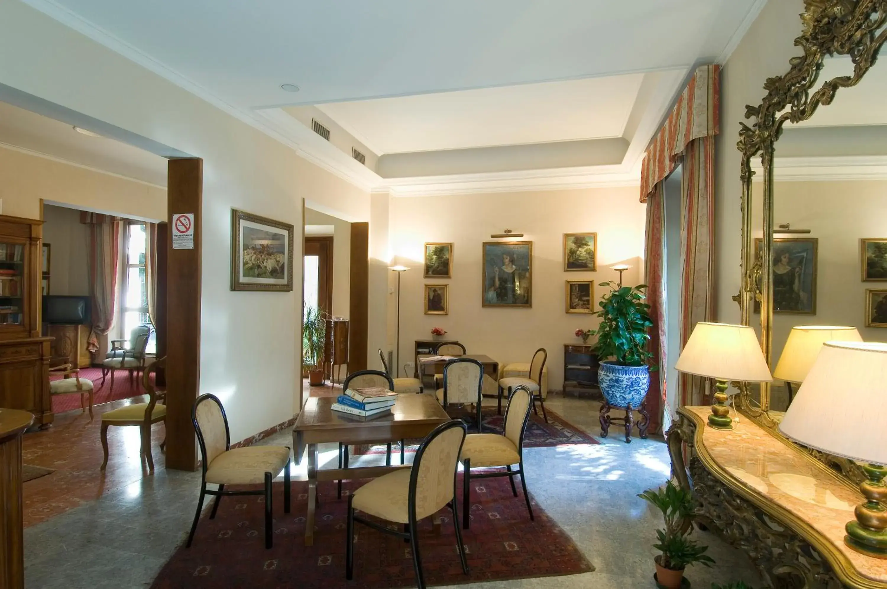 Communal lounge/ TV room, Restaurant/Places to Eat in Hotel Cappelli