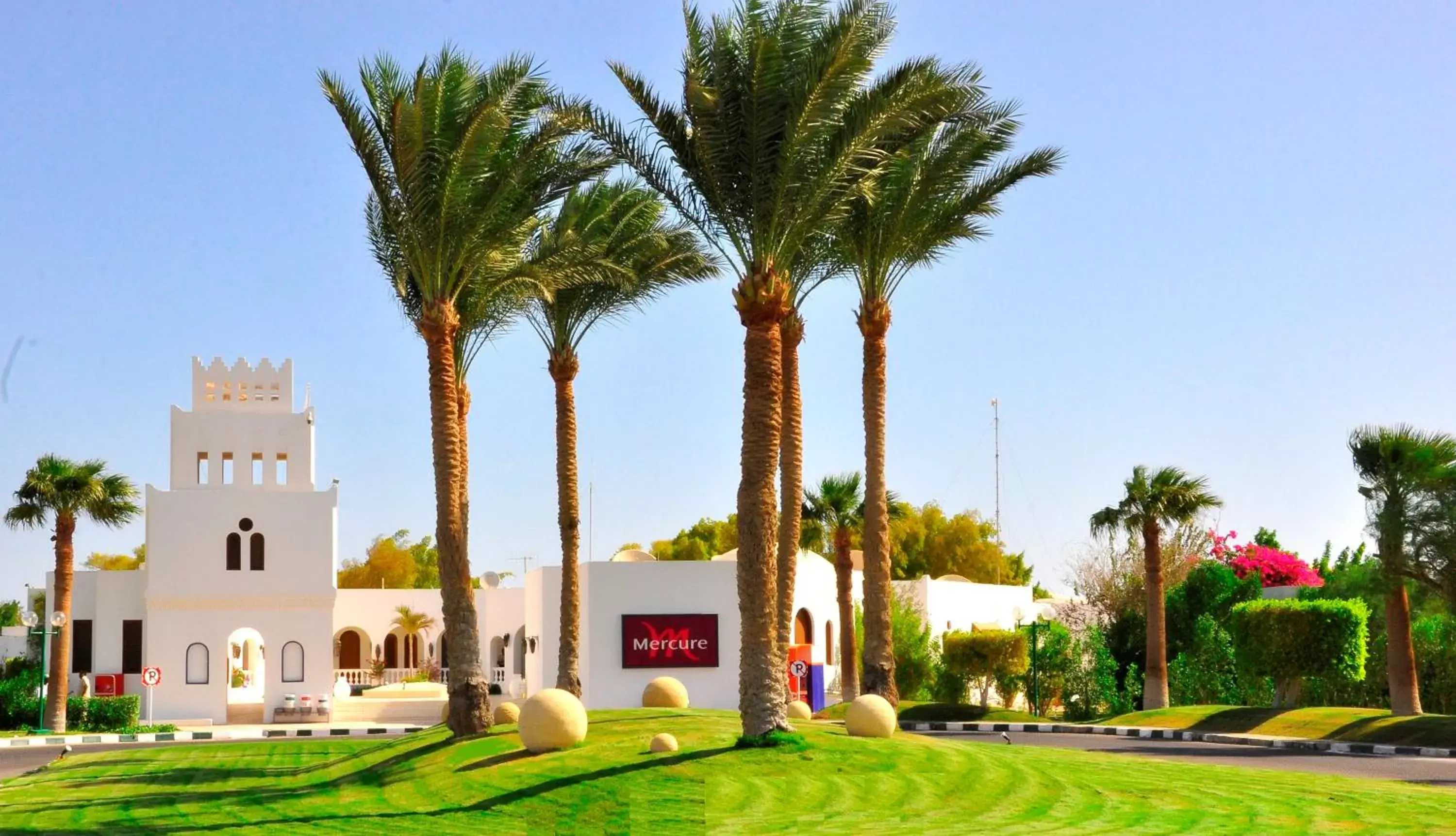 Facade/entrance, Property Building in Mercure Hurghada Hotel