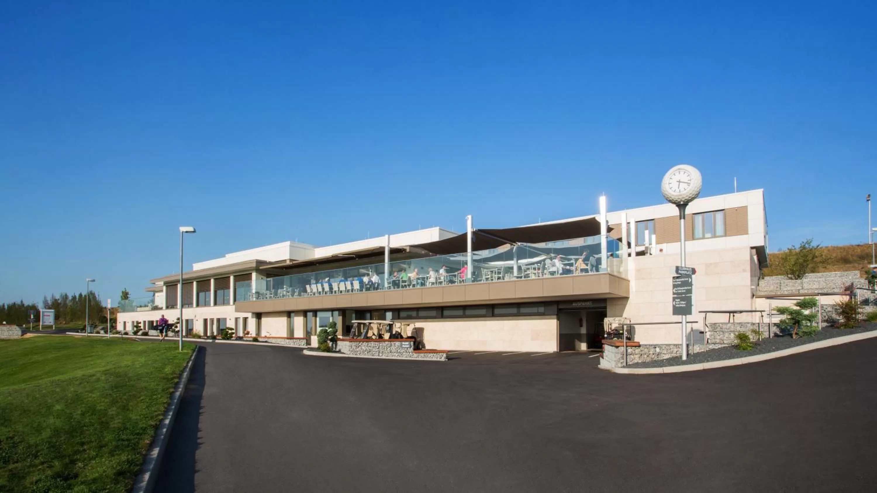 Facade/entrance in Hotel TheGreen