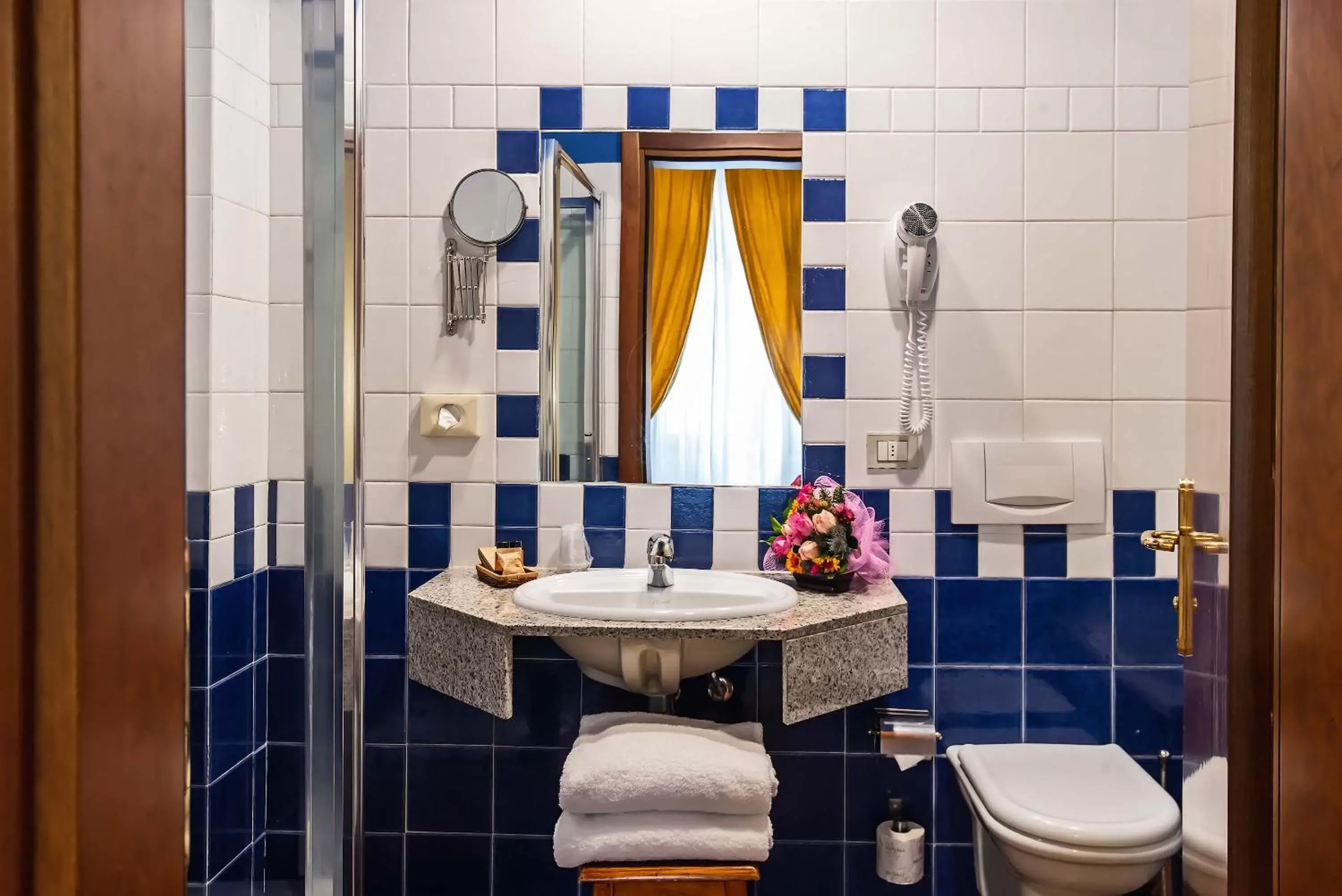 Toilet, Bathroom in Hotel Porta Faenza