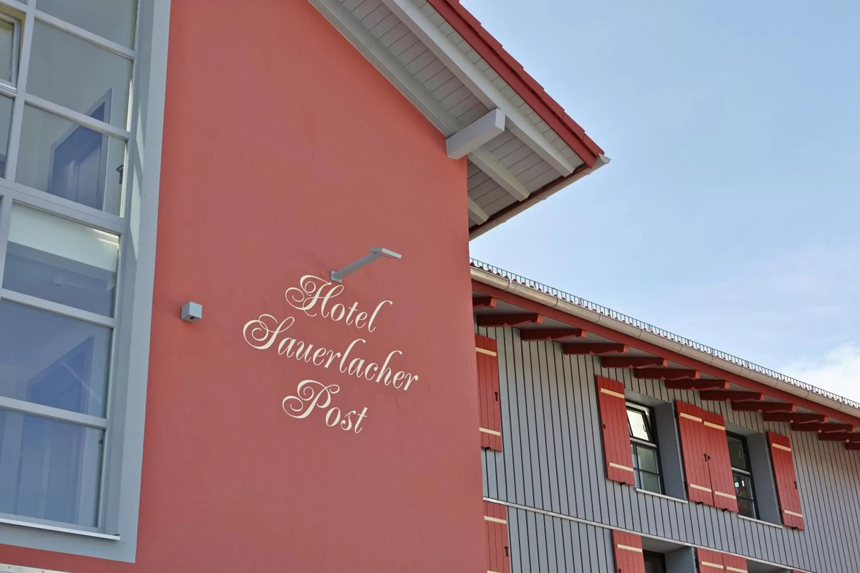 Facade/entrance, Property Building in Hotel Sauerlacher Post