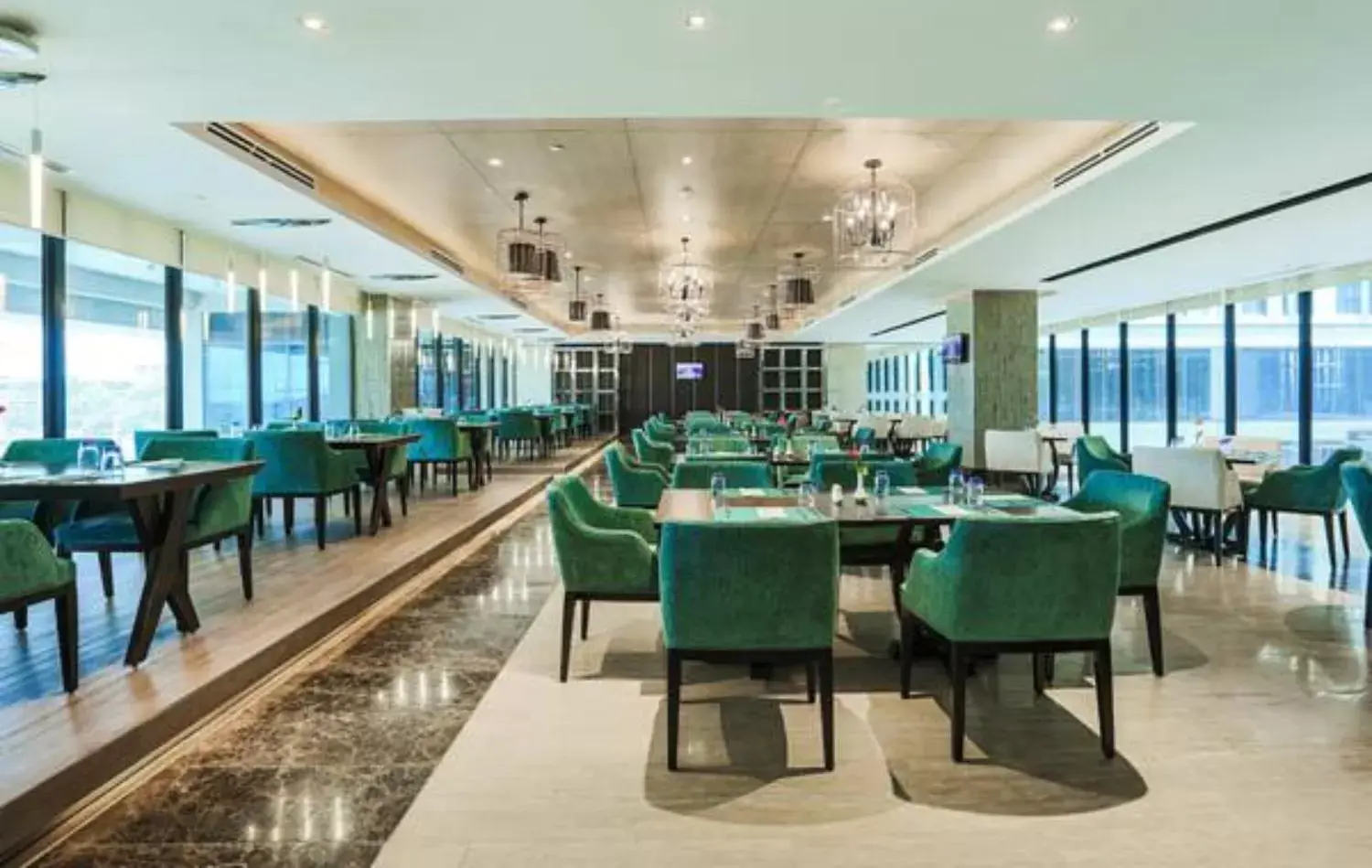 Restaurant/Places to Eat in bai Hotel Cebu