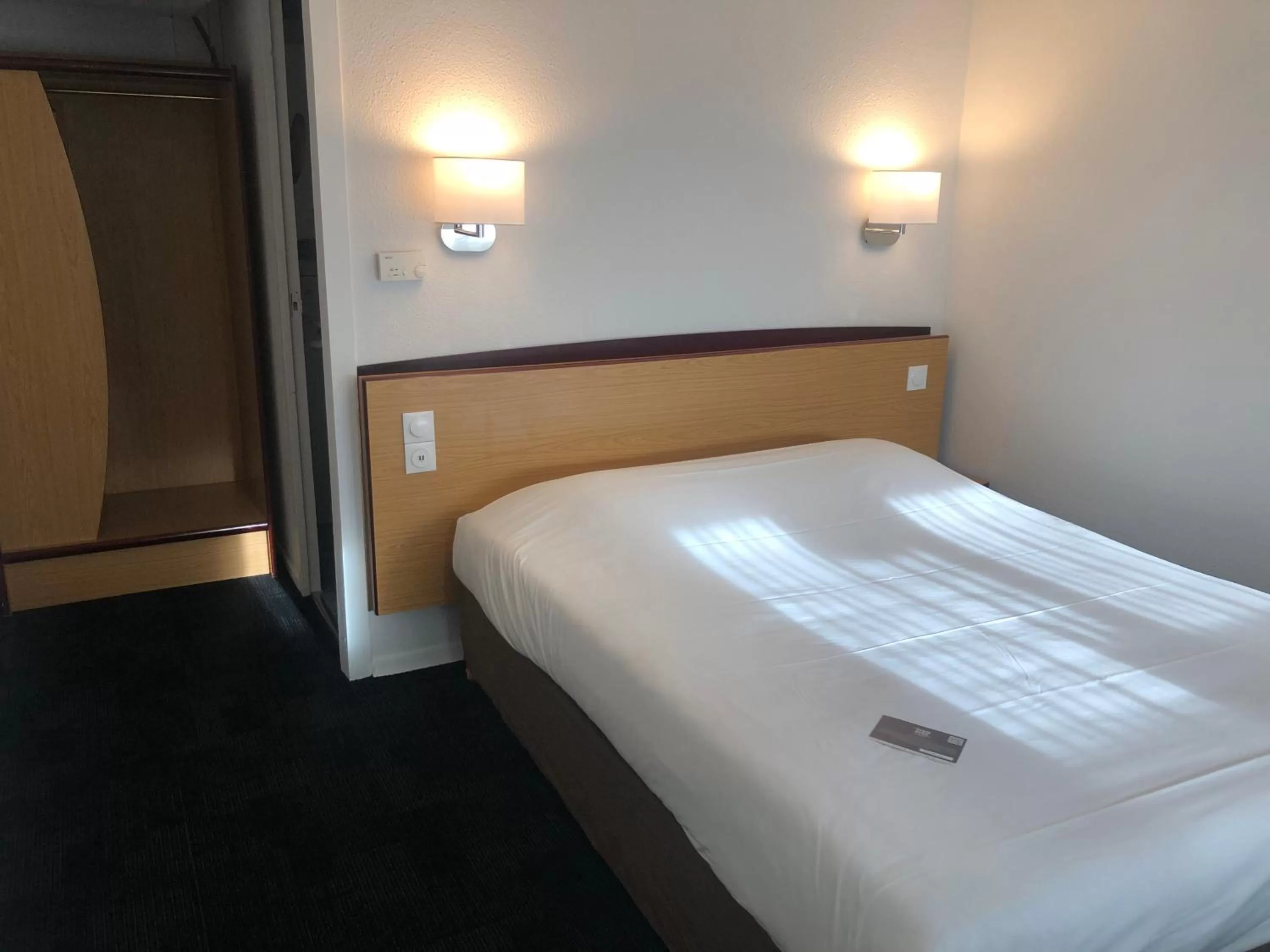 Photo of the whole room, Bed in Kyriad Niort - La Crèche