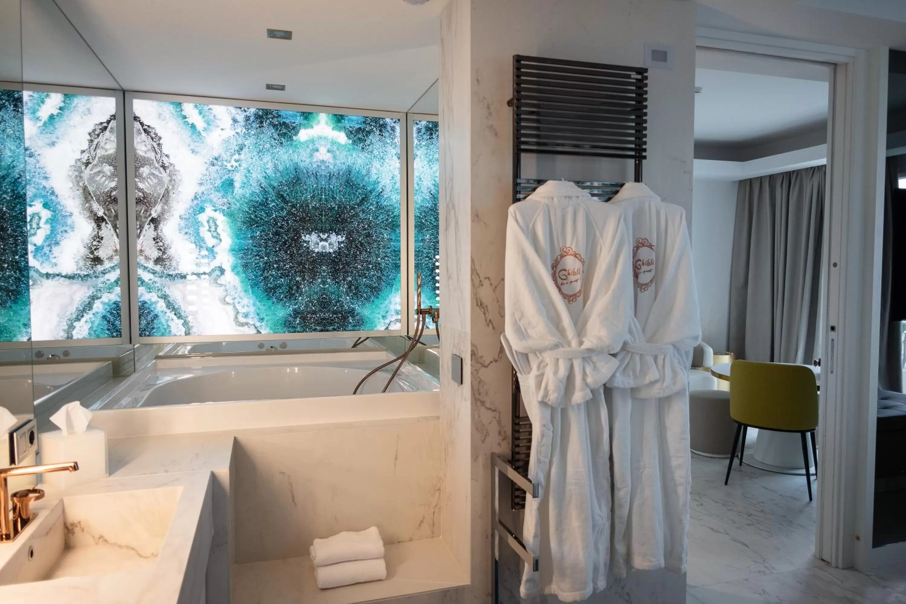 Hot Tub, Bed in Ghibli Hotel