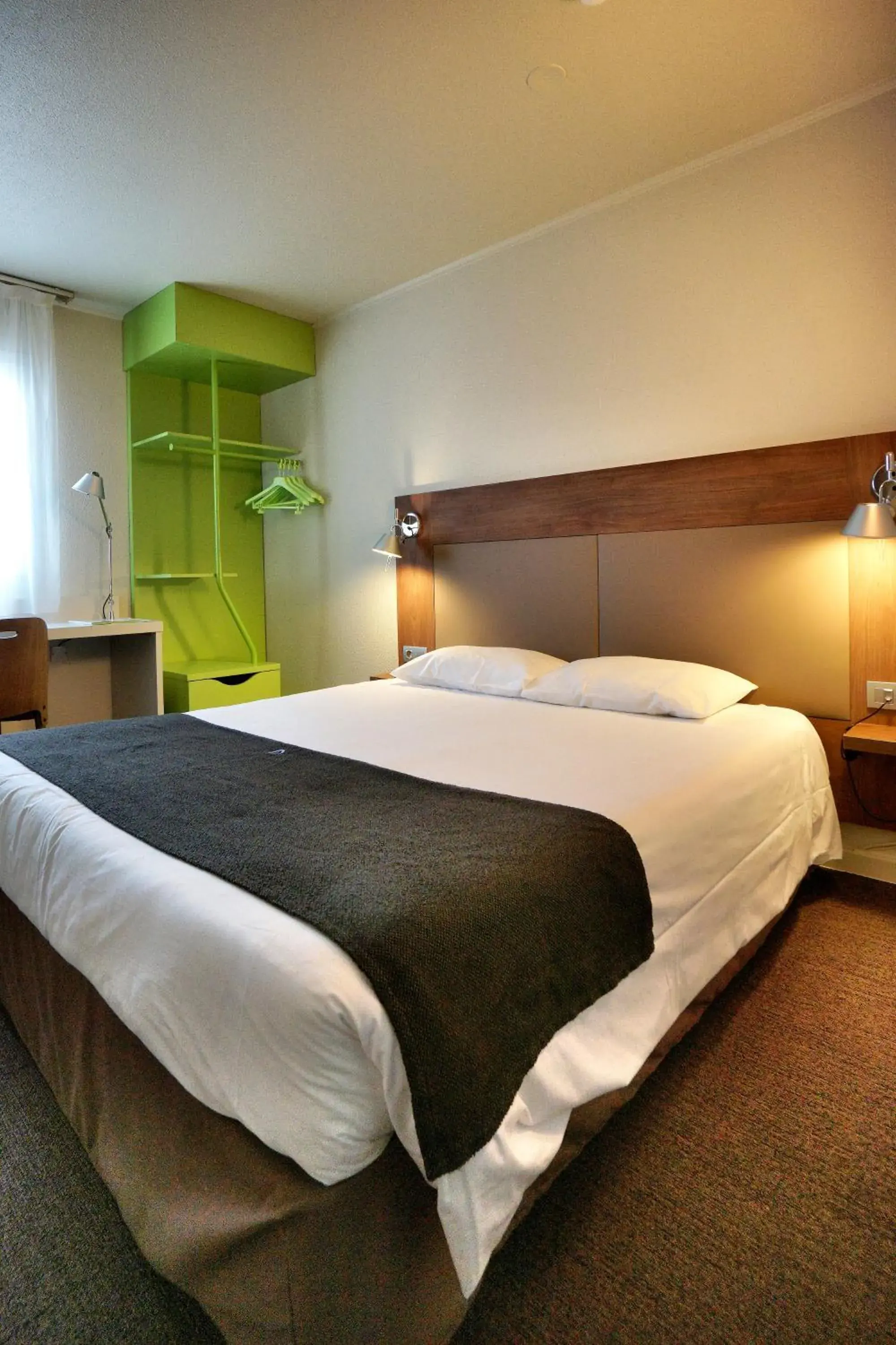 Photo of the whole room, Bed in Campanile Paris Ouest - Chaville