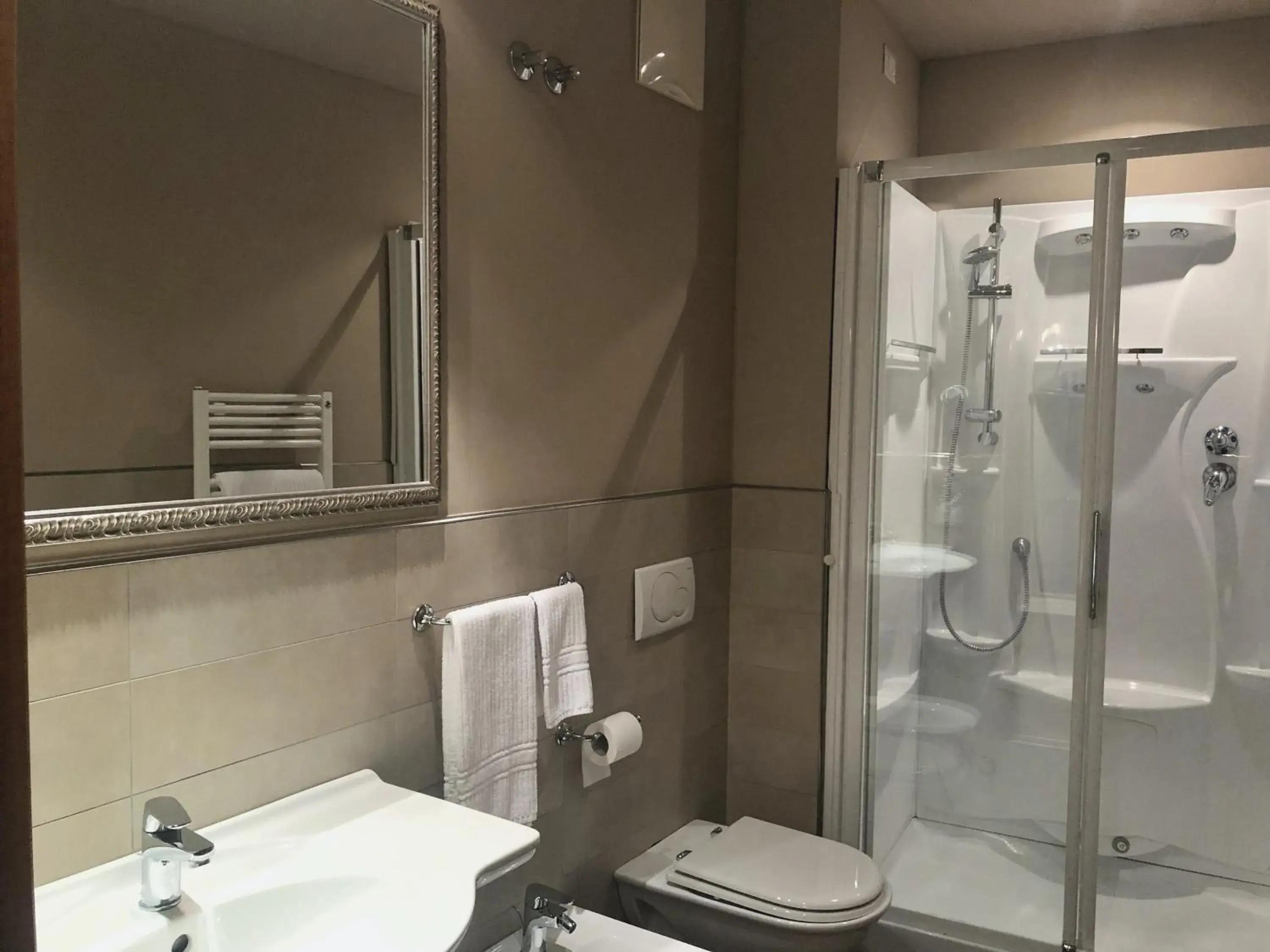 Bathroom in Best Western Hotel Canon d'Oro