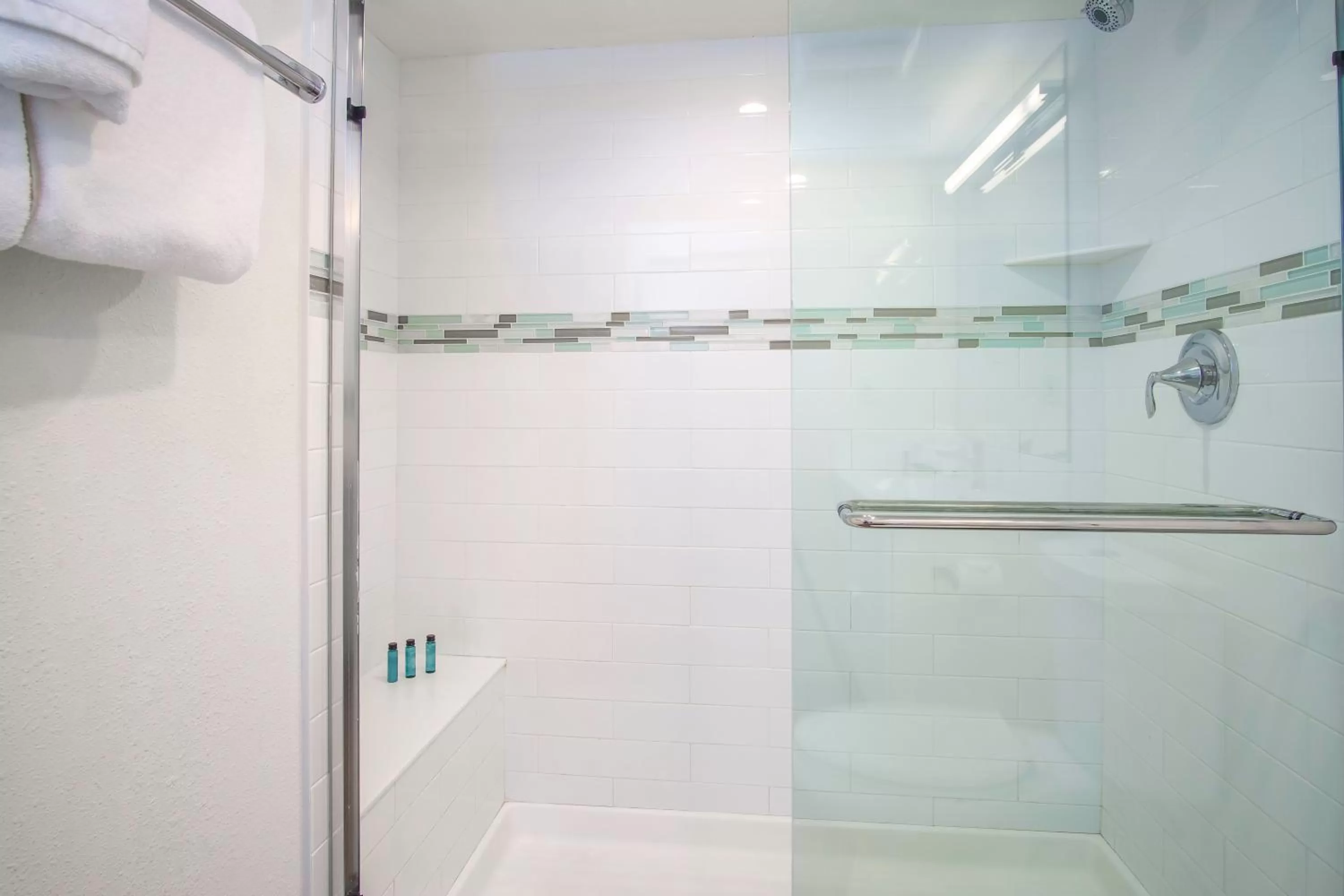 Bathroom in Skipjack Resort & Marina