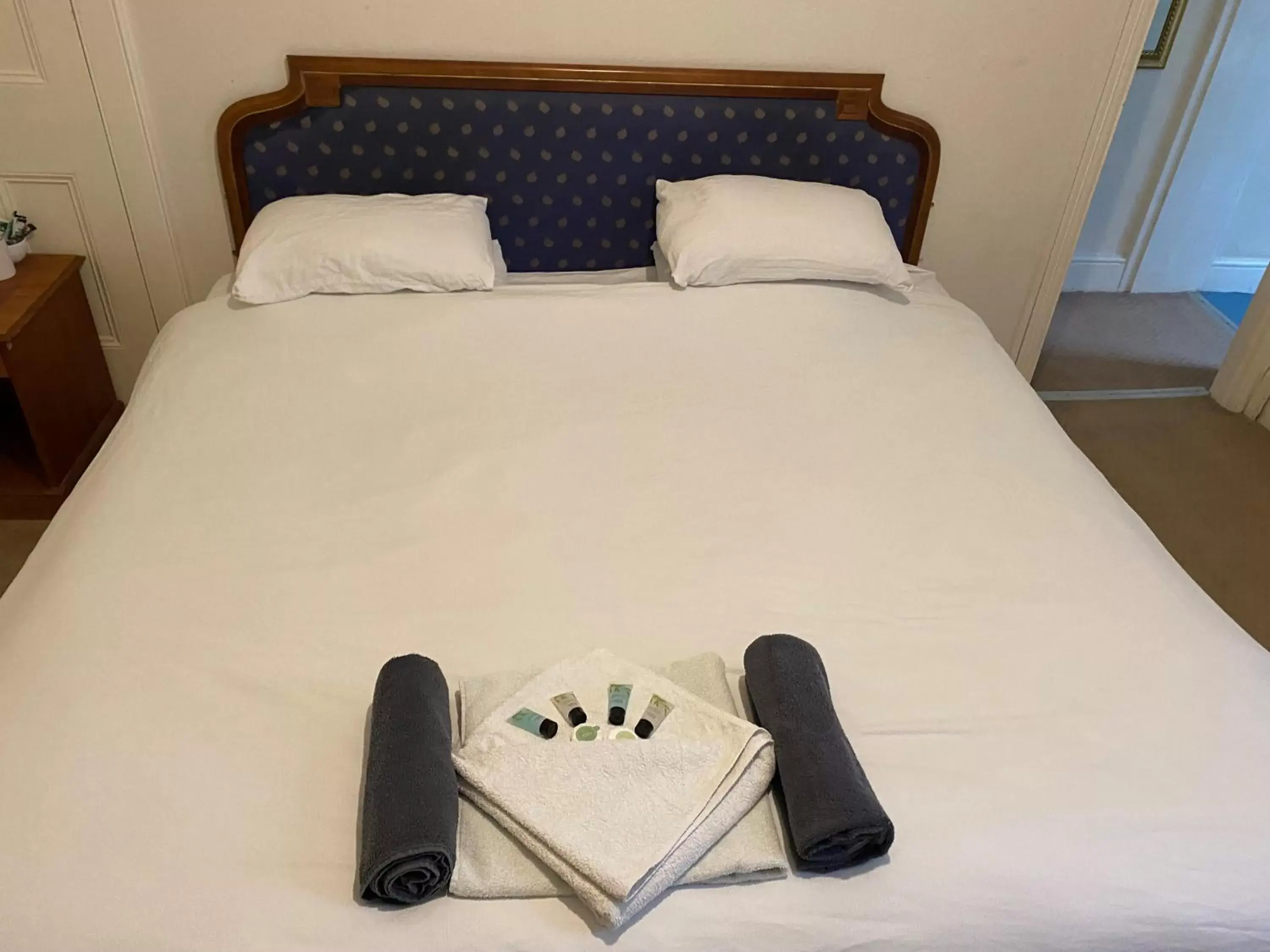 Bed in The Royal Victoria & Bull Hotel