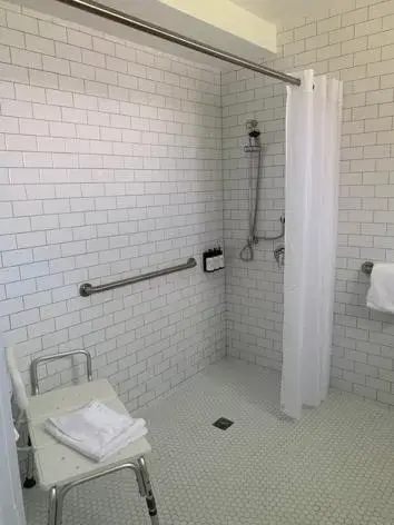 Bathroom in Sunset Inn