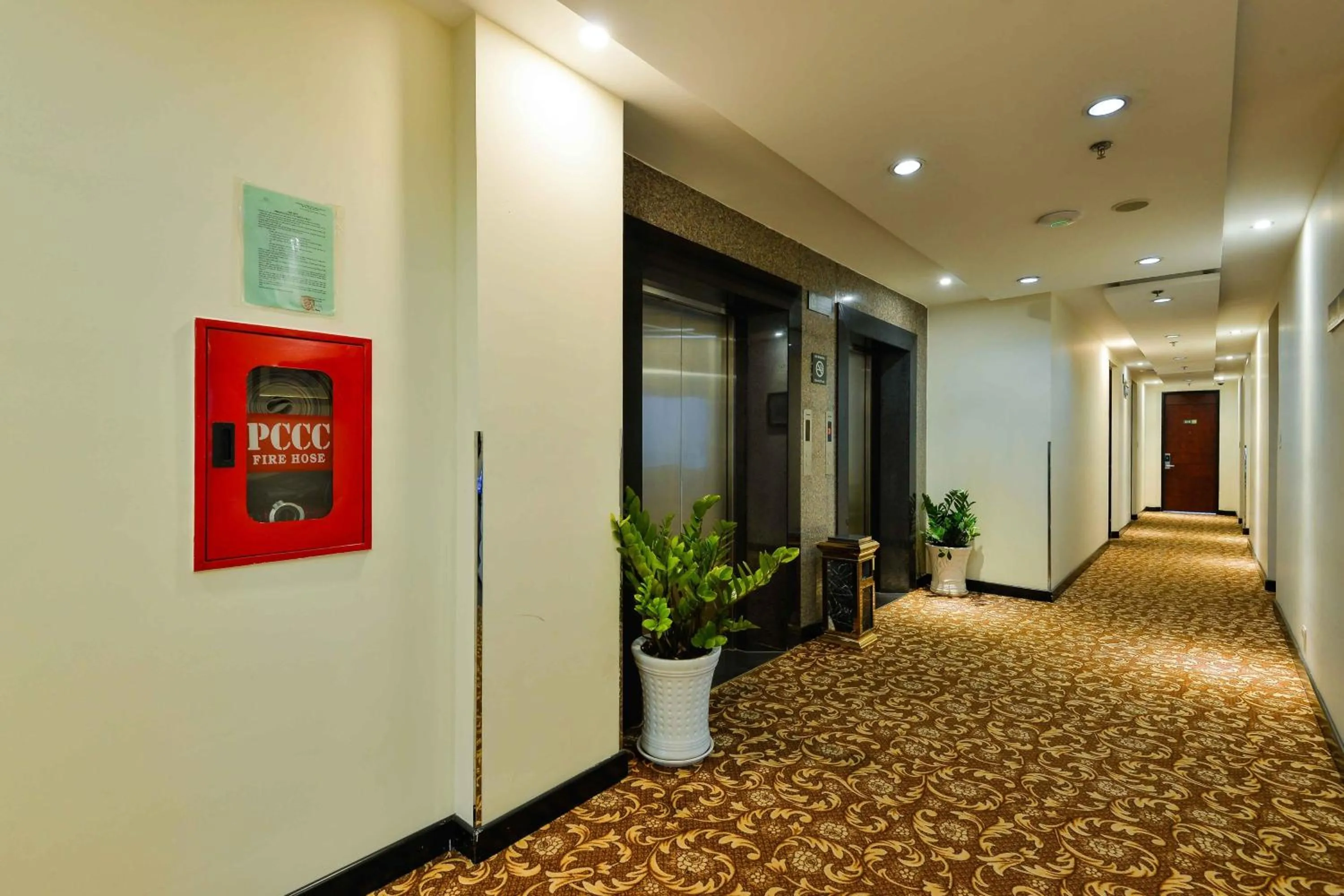 Happy Life Hotel District 7 Gần SECC