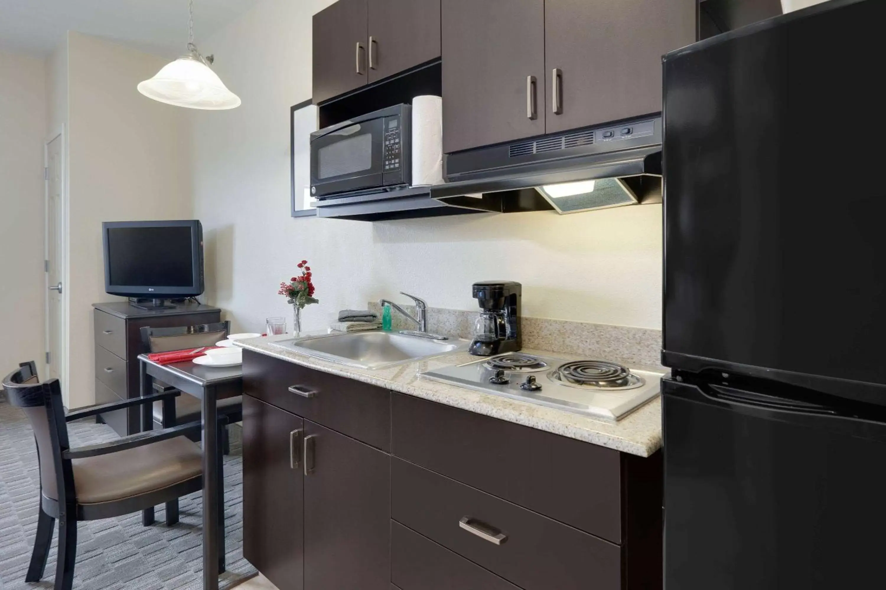 TV and multimedia, Kitchen/Kitchenette in Hawthorn Suites by Wyndham Longview