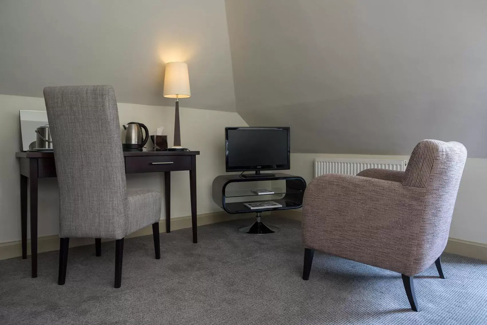 TV and multimedia, TV/Entertainment Center in Nether Abbey Hotel