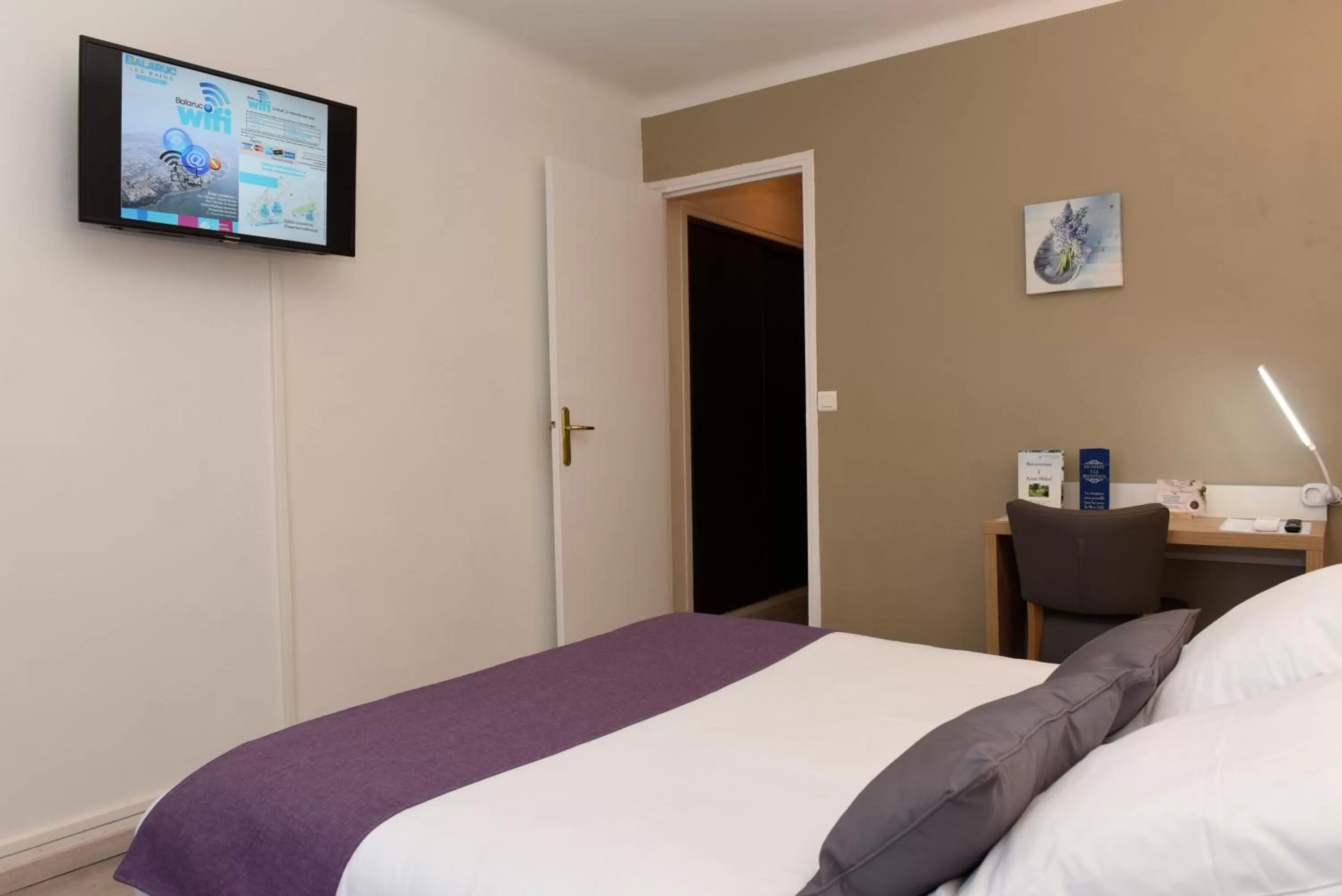 Bedroom in Azur Hôtel