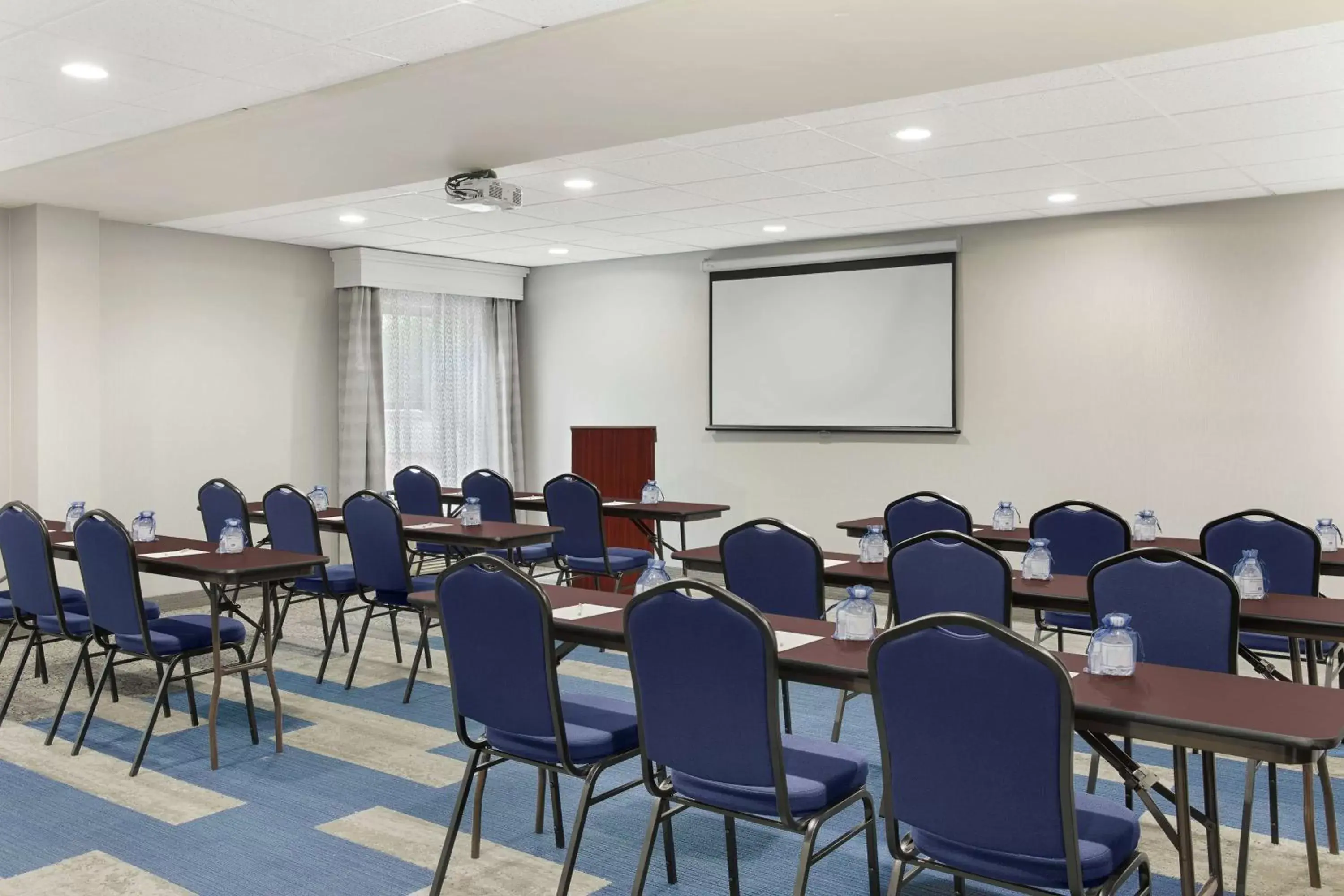 Meeting/conference room in Hampton Inn Atlanta-Newnan