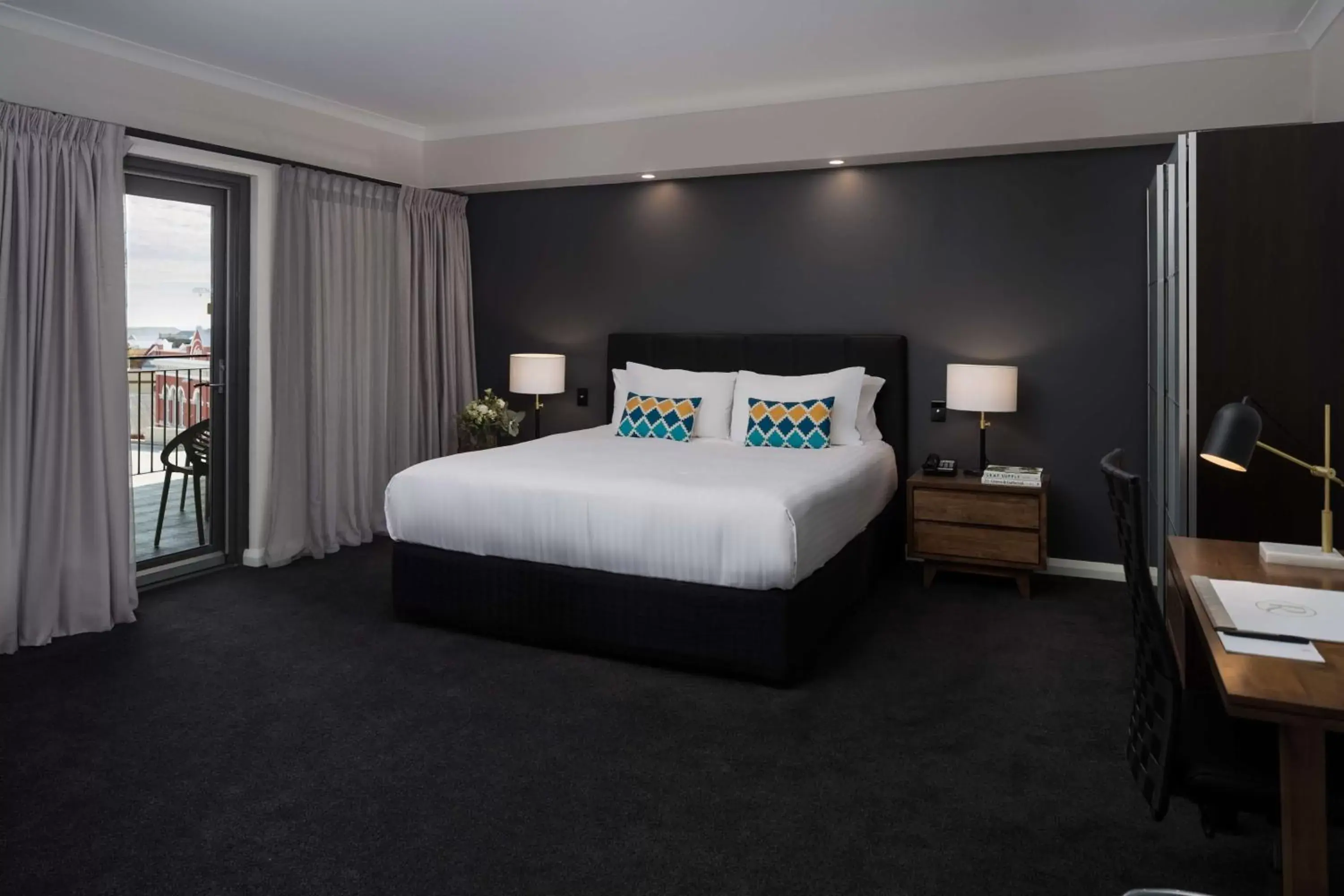 Bed in Esplanade Hotel Fremantle - by Rydges