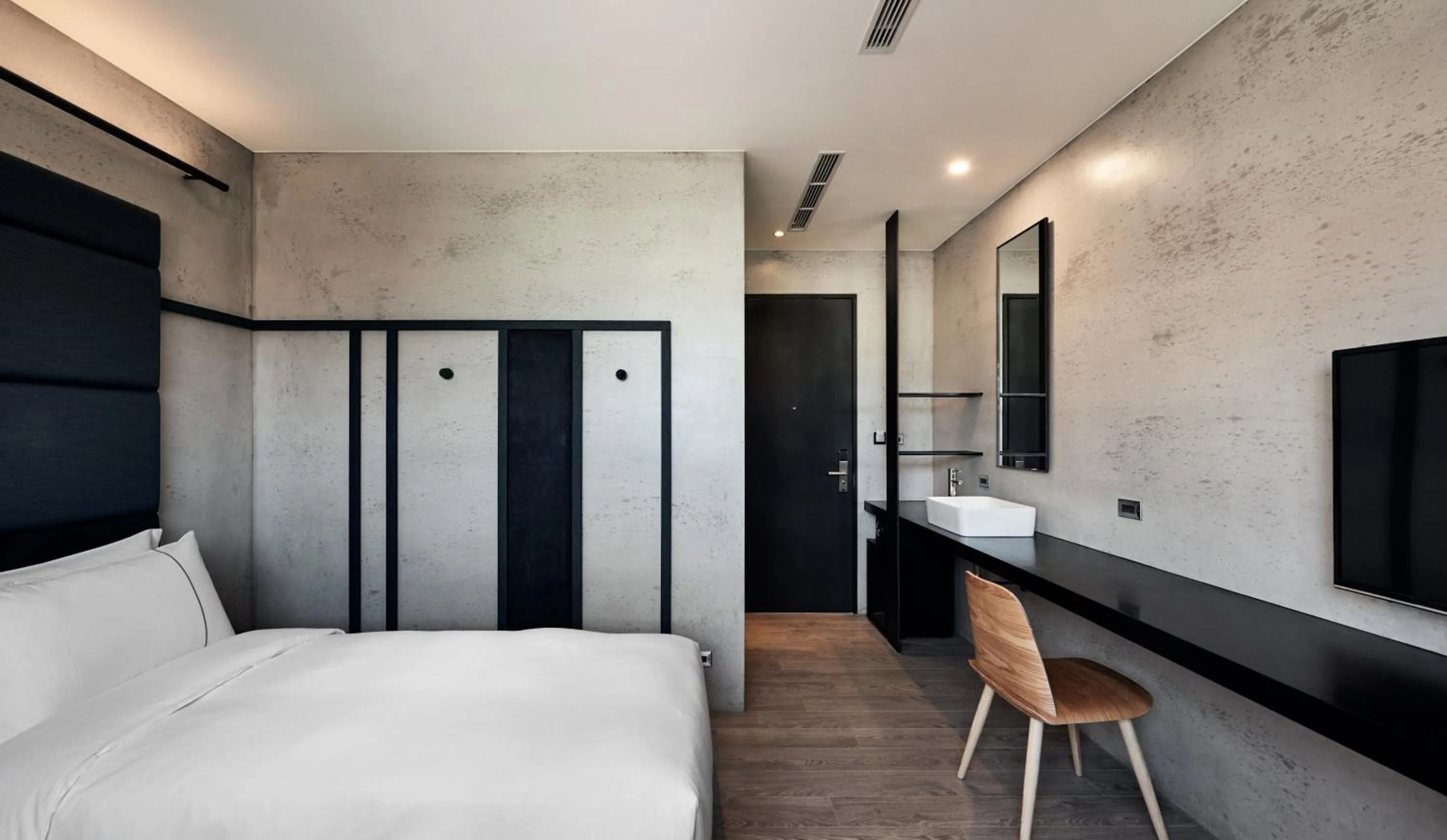 Toilet, Bed in Waterfront Hotel