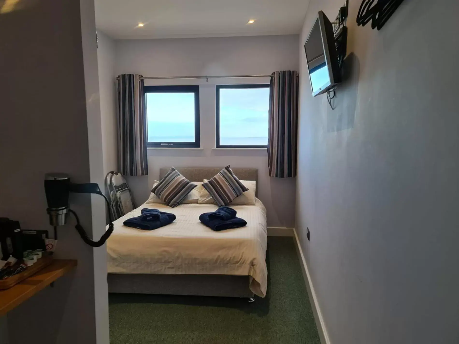 Double Room with Sea View in No 4 Ocean Cabins - Saundersfoot Harbour - Saundersfoot