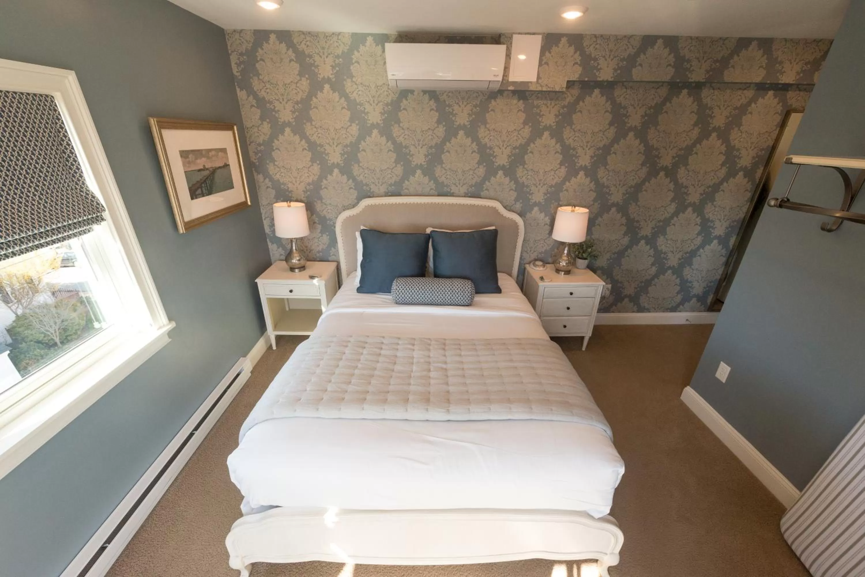 Bed in Serenity Inn Newport