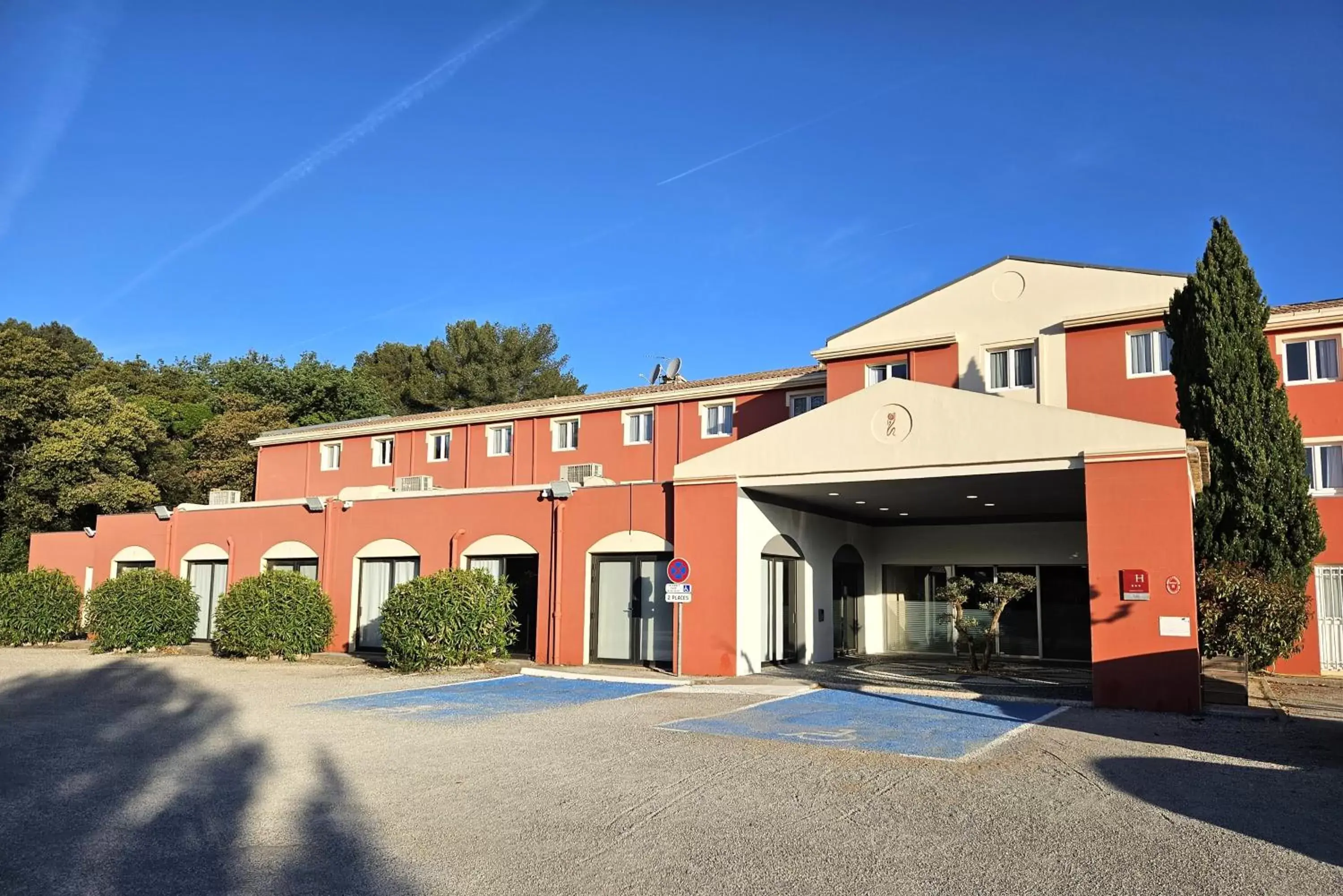 Property Building in Best Western Terre de Provence