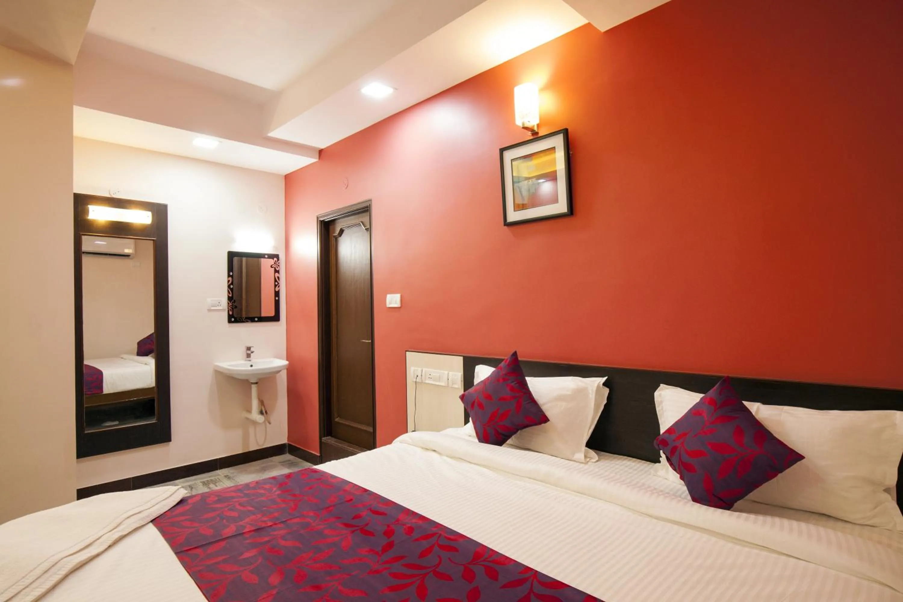 Bedroom, Bed in Hotel Lotus