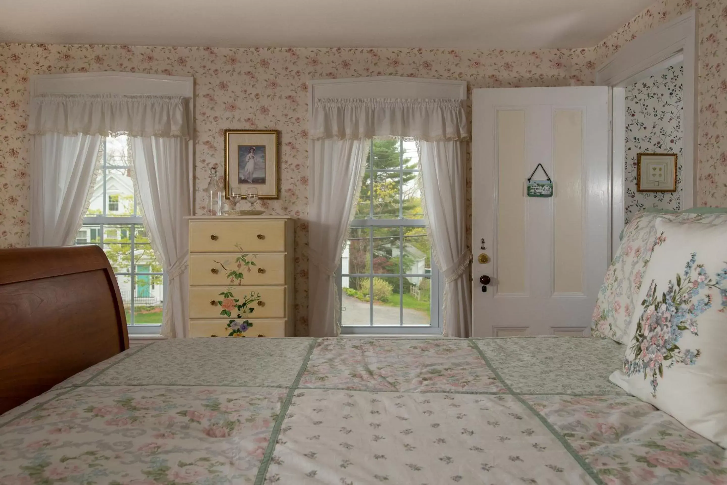 Deluxe King Room in Camden Maine Stay Inn Deluxe King Room in Camden Maine Stay Inn