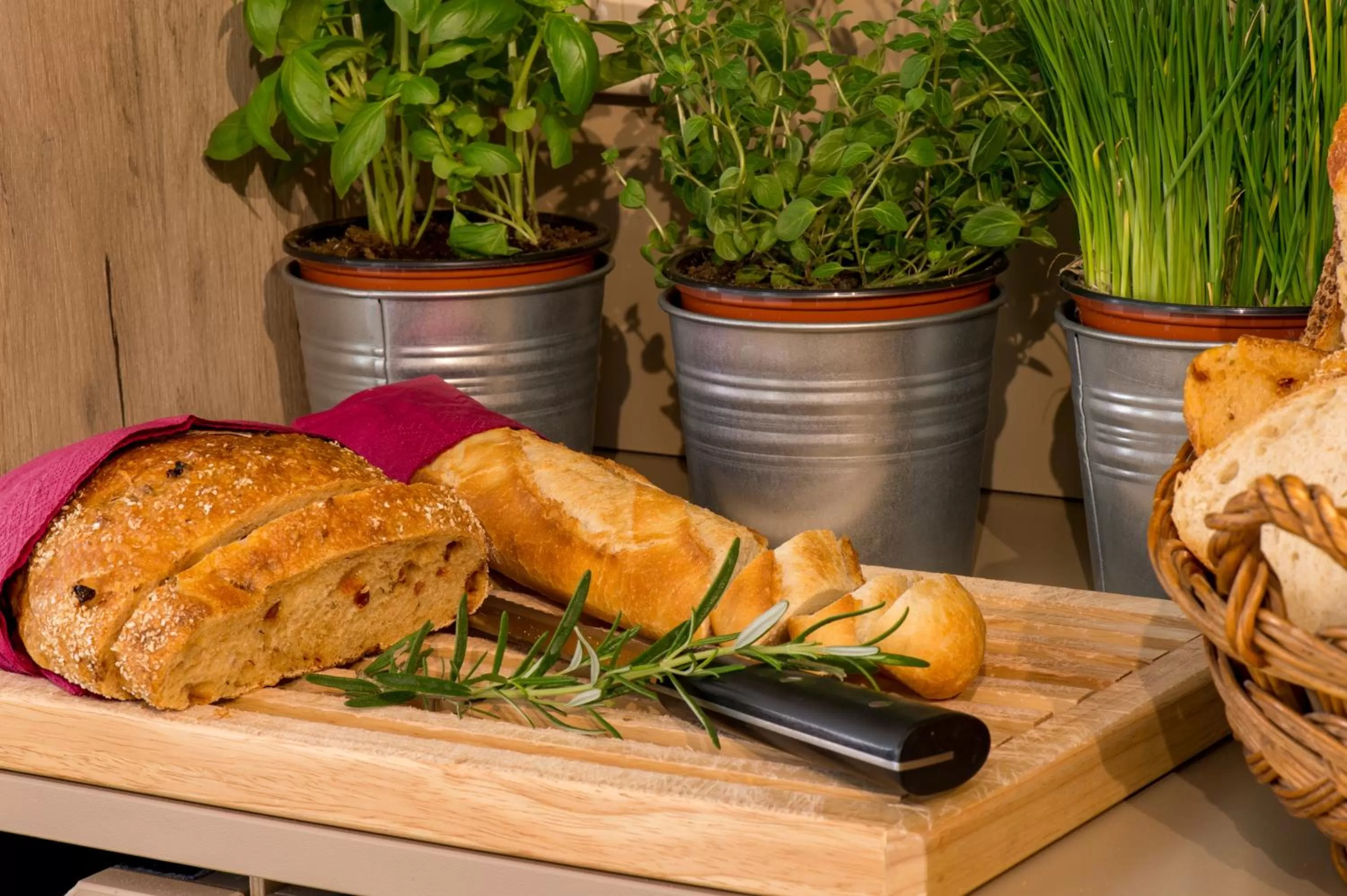 Restaurant/places to eat in Three Corners Hotel Art