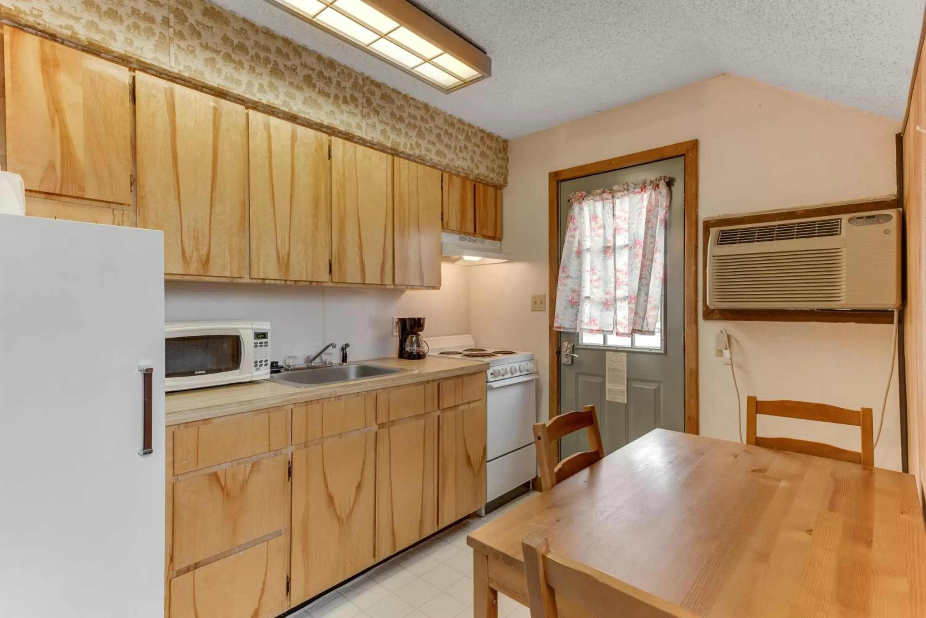 Kitchen or kitchenette, Kitchen/Kitchenette in Dolores Mountain Inn