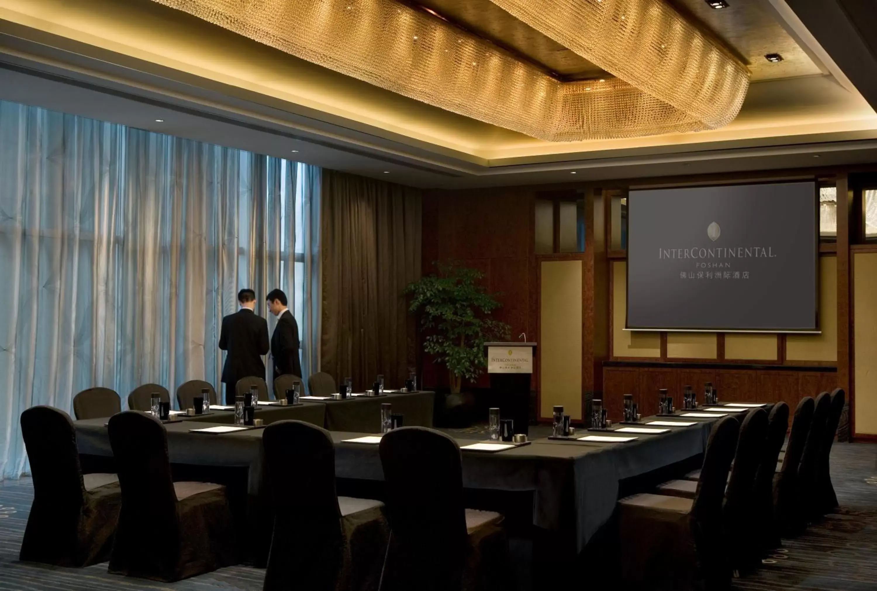 Meeting/conference room in InterContinental Foshan, an IHG Hotel