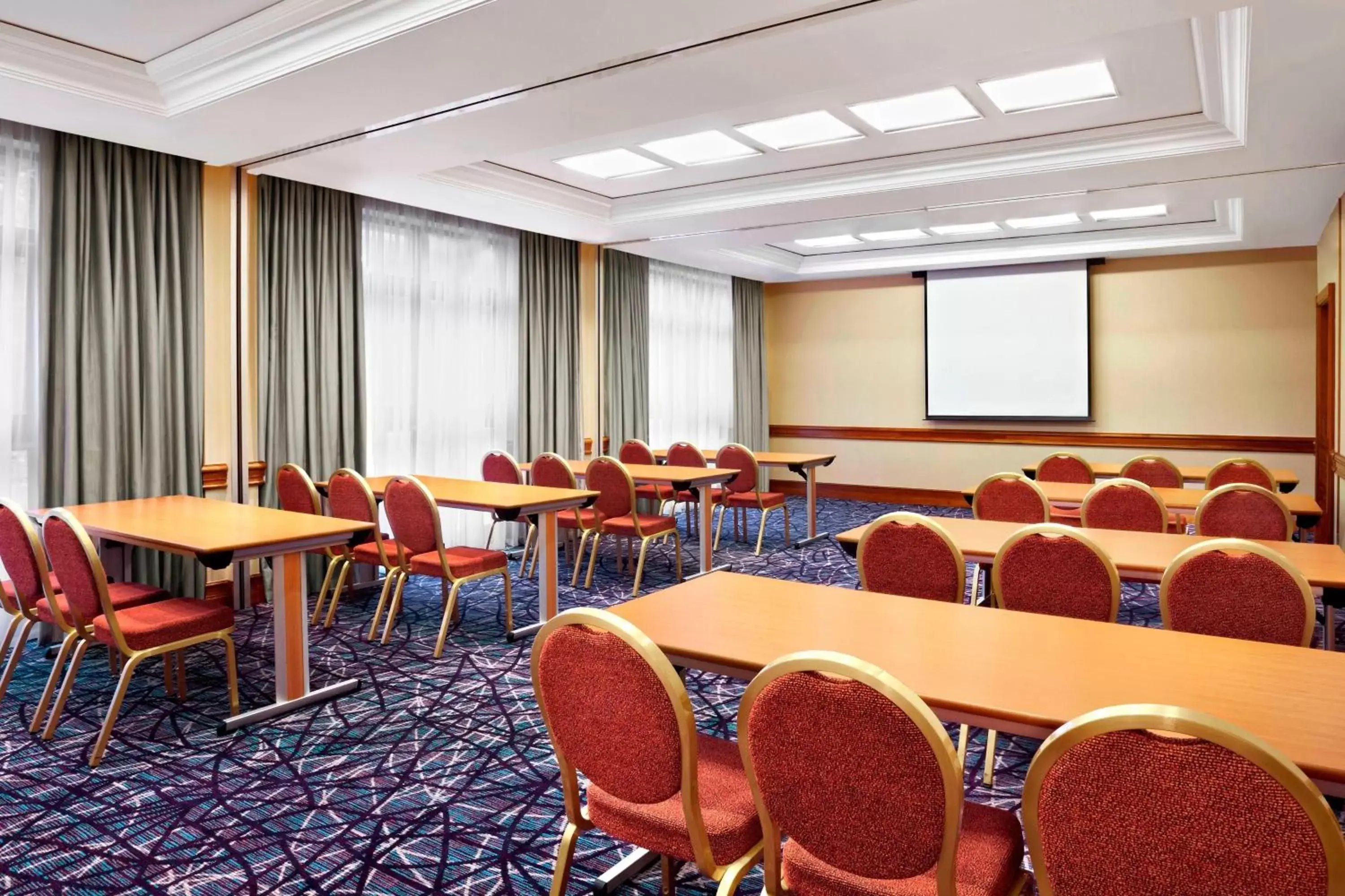 Meeting/conference room in Sheraton Skyline Hotel London Heathrow