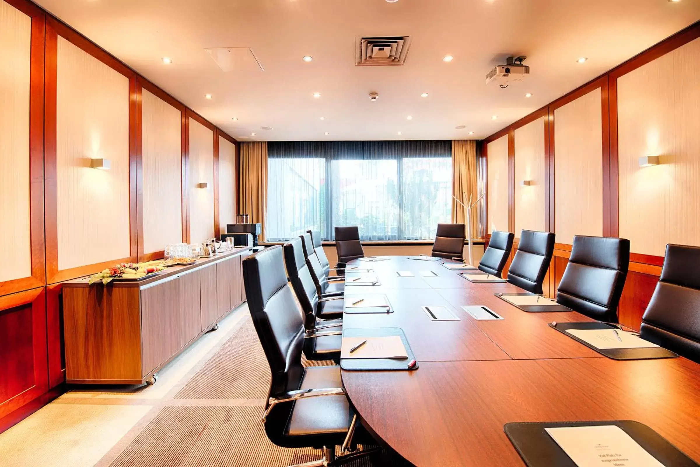 Meeting/conference room in Crowne Plaza Frankfurt Congress Hotel, an IHG Hotel