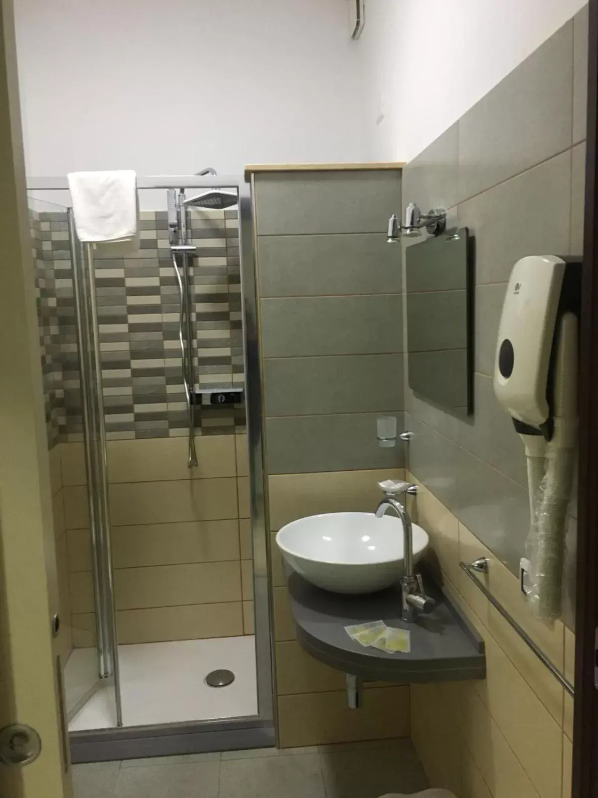Shower, Bathroom in Hotel Ristorante La Mimosa