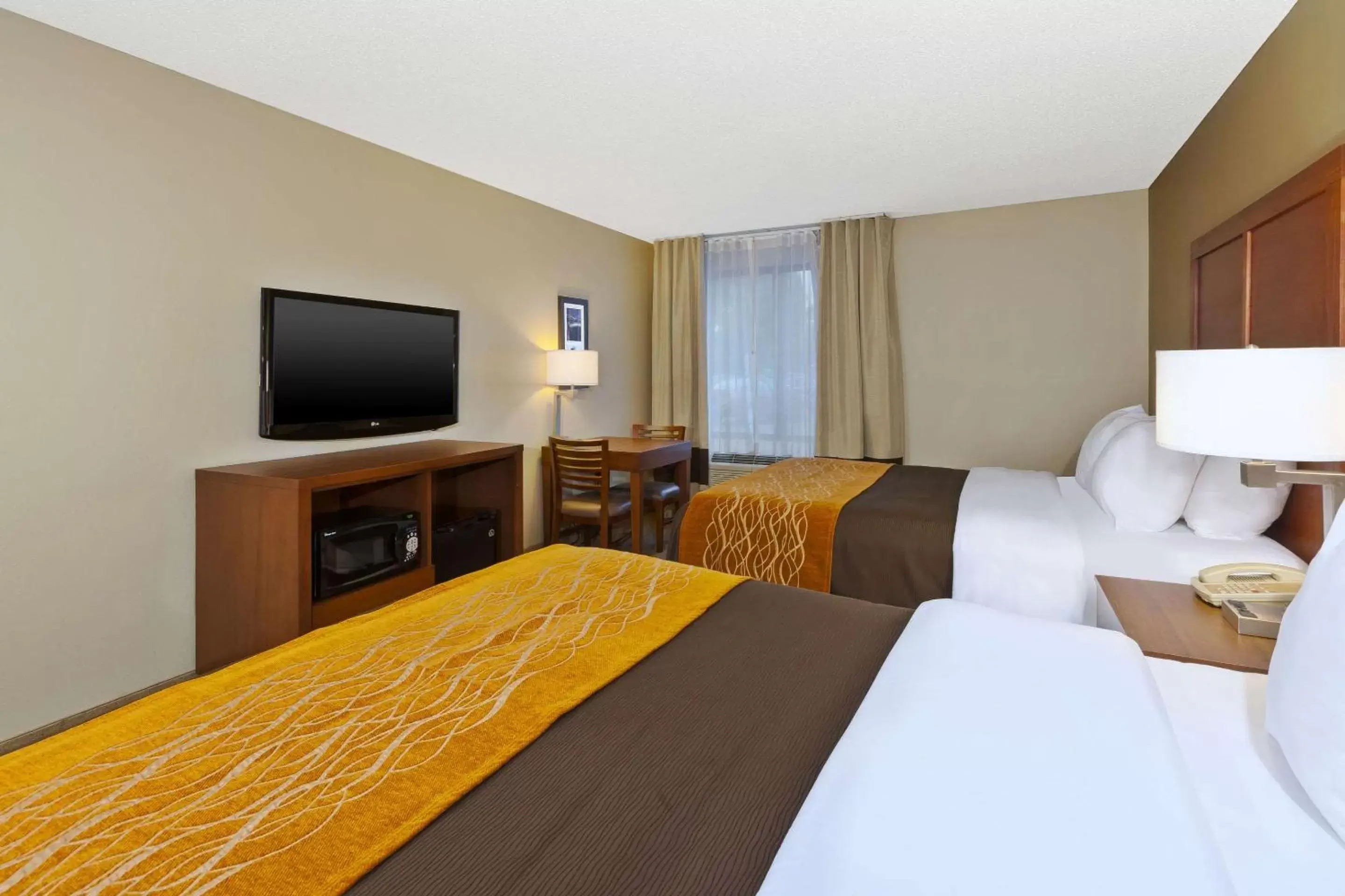 Photo of the whole room, Bed in Comfort Inn & Suites Taylor