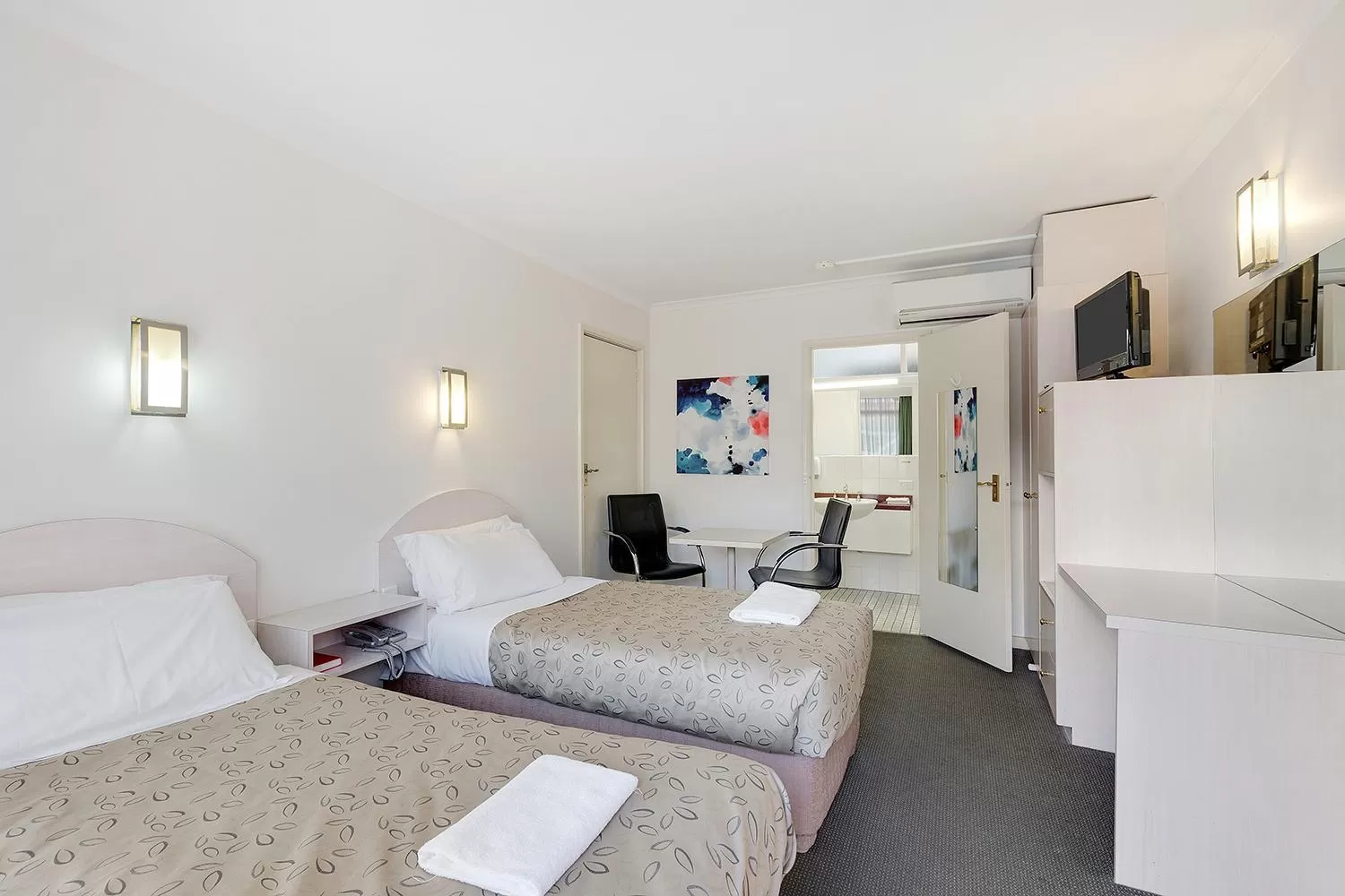 Bedroom, Bed in Alexander Motor Inn