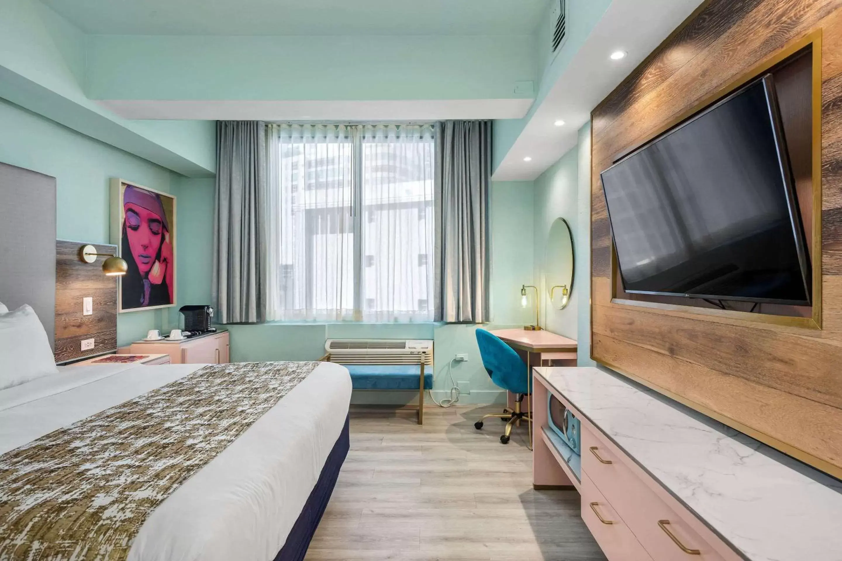 Bedroom, TV/Entertainment Center in Abitta Boutique Hotel, Ascend Hotel Collection