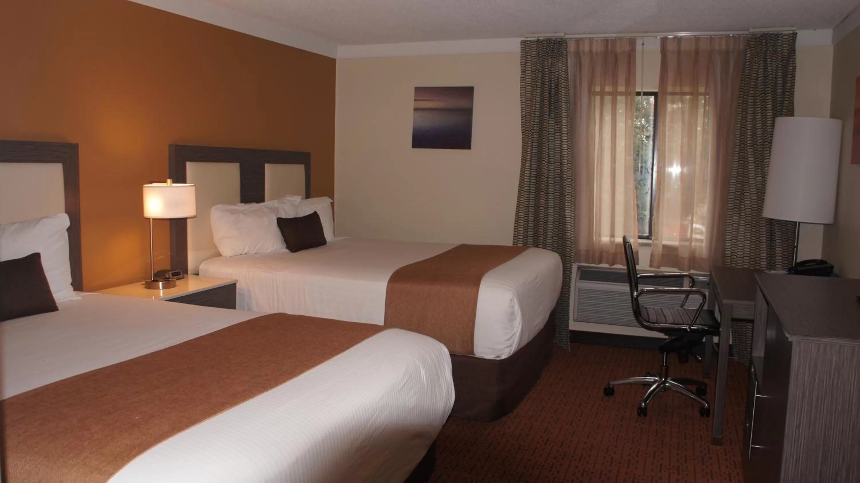 Bed in Baymont by Wyndham Chicago/Alsip