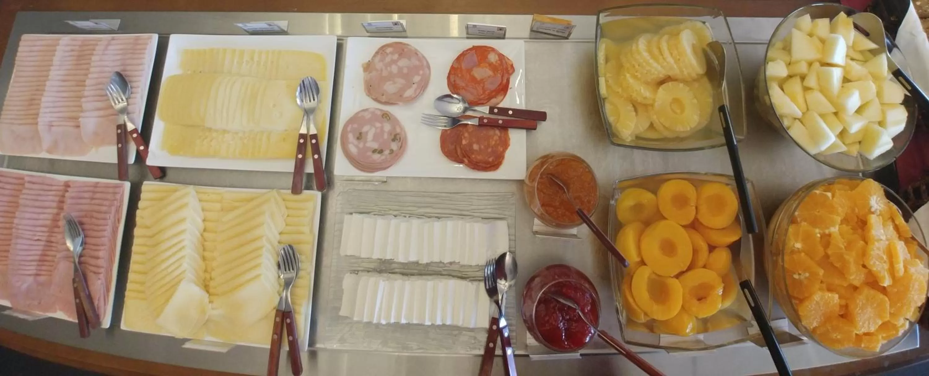 Buffet breakfast in Verdi Santarém