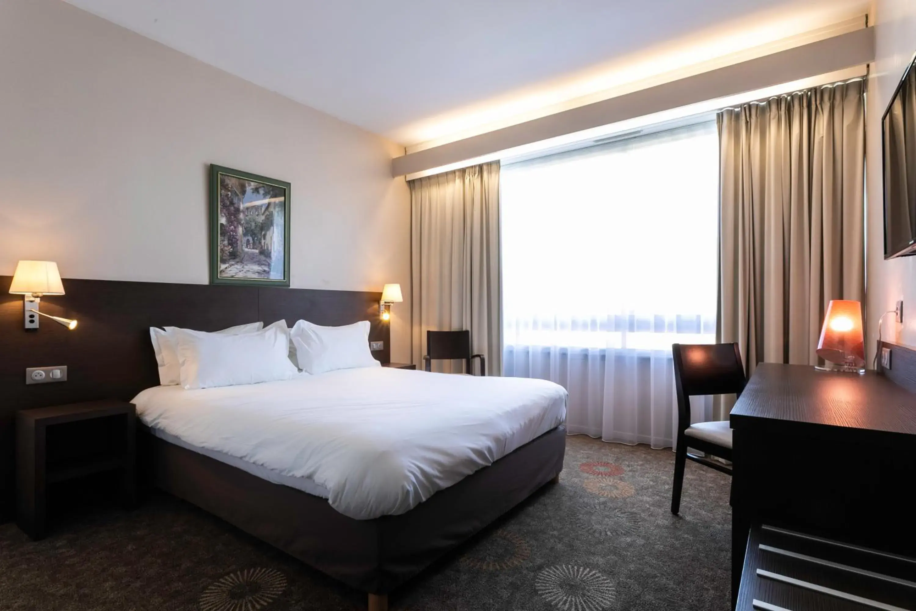 Property building, Bed in Best Western Sevan Parc Hotel