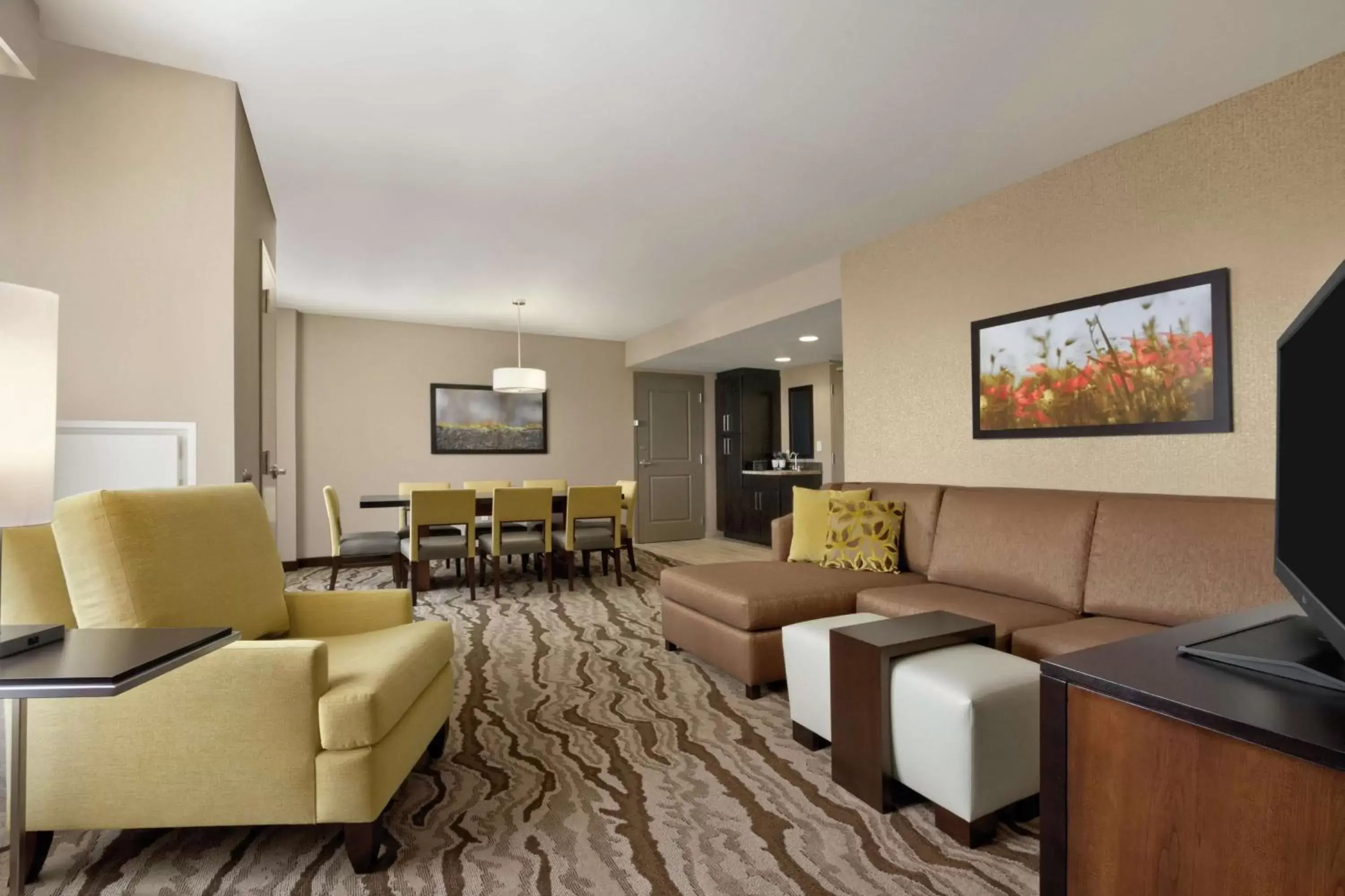 Bedroom, Seating Area in Embassy Suites Chattanooga Hamilton Place