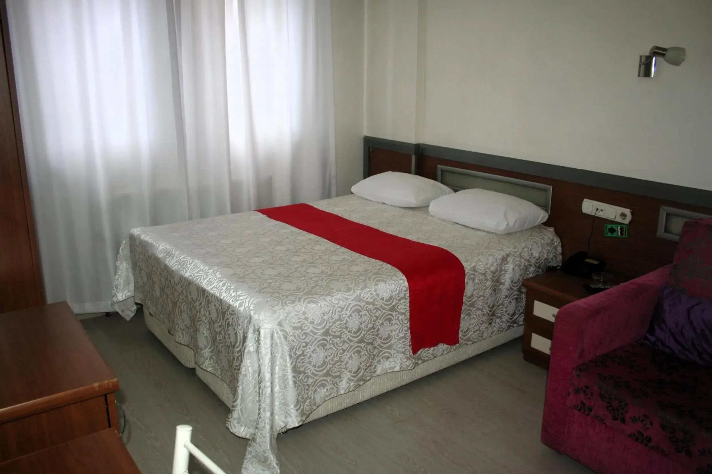 Bed in Yeni Kosk Esra Hotel