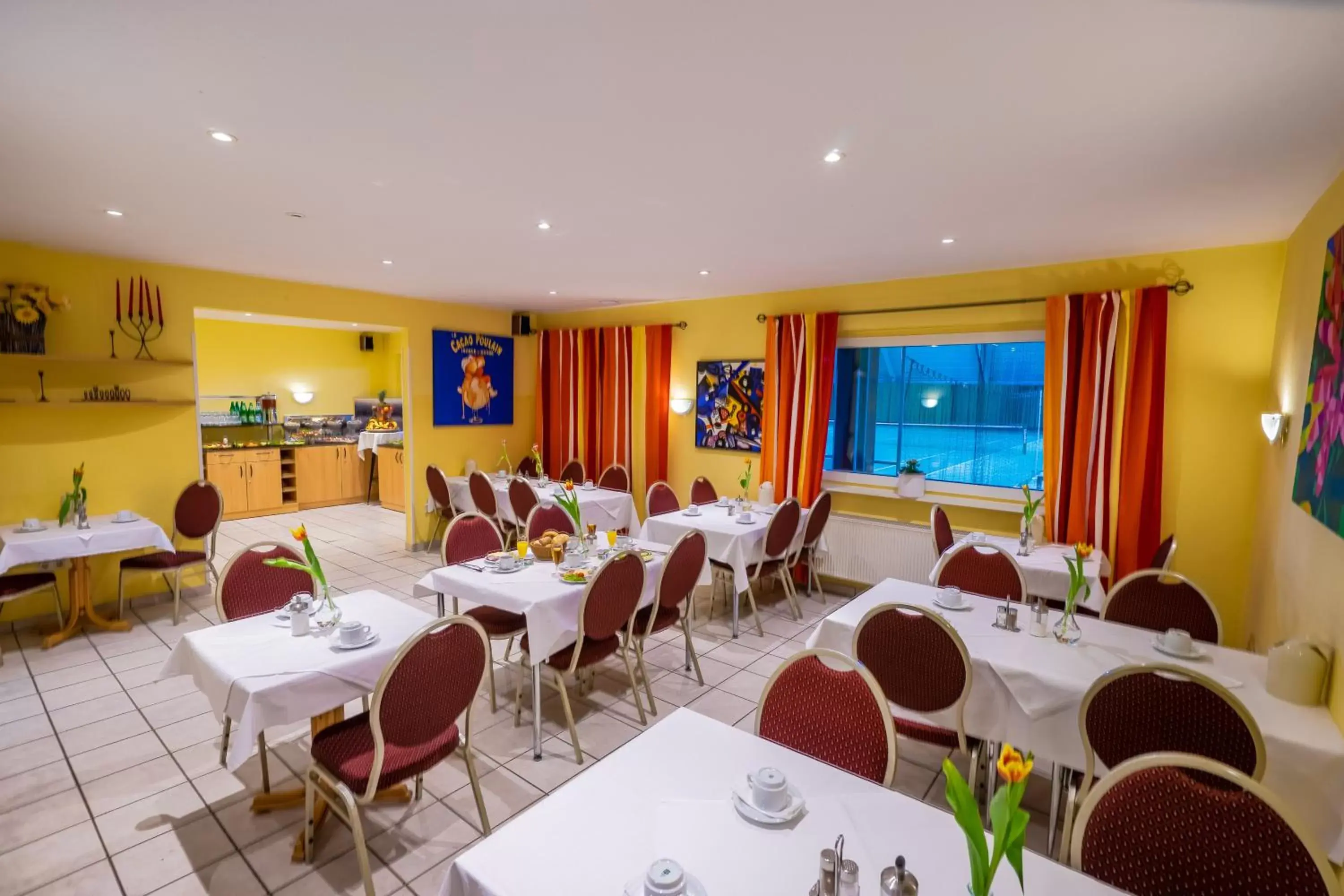 Restaurant/Places to Eat in Confour Hotel