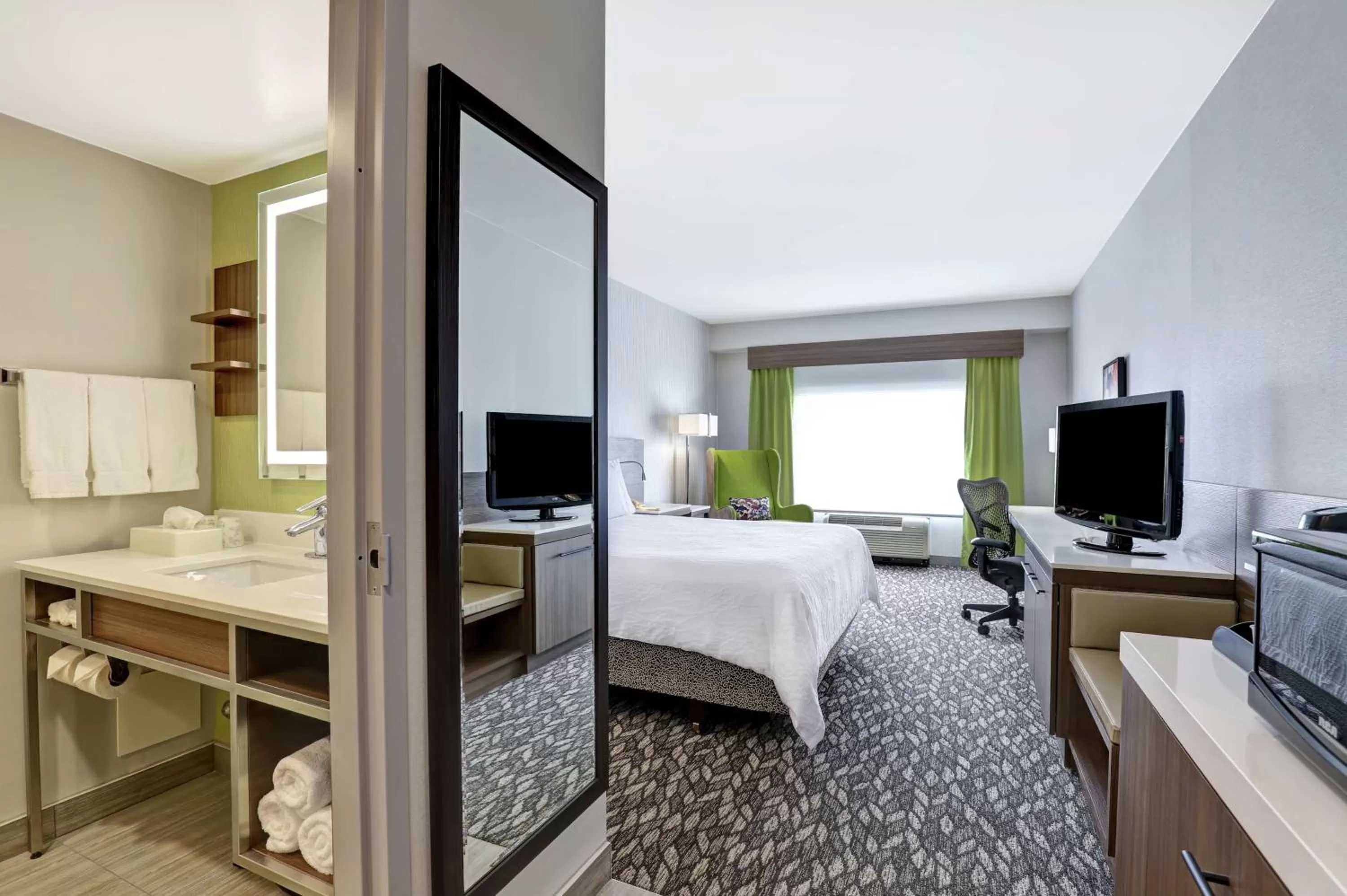 Bedroom, Bed in Hilton Garden Inn Toronto/Ajax