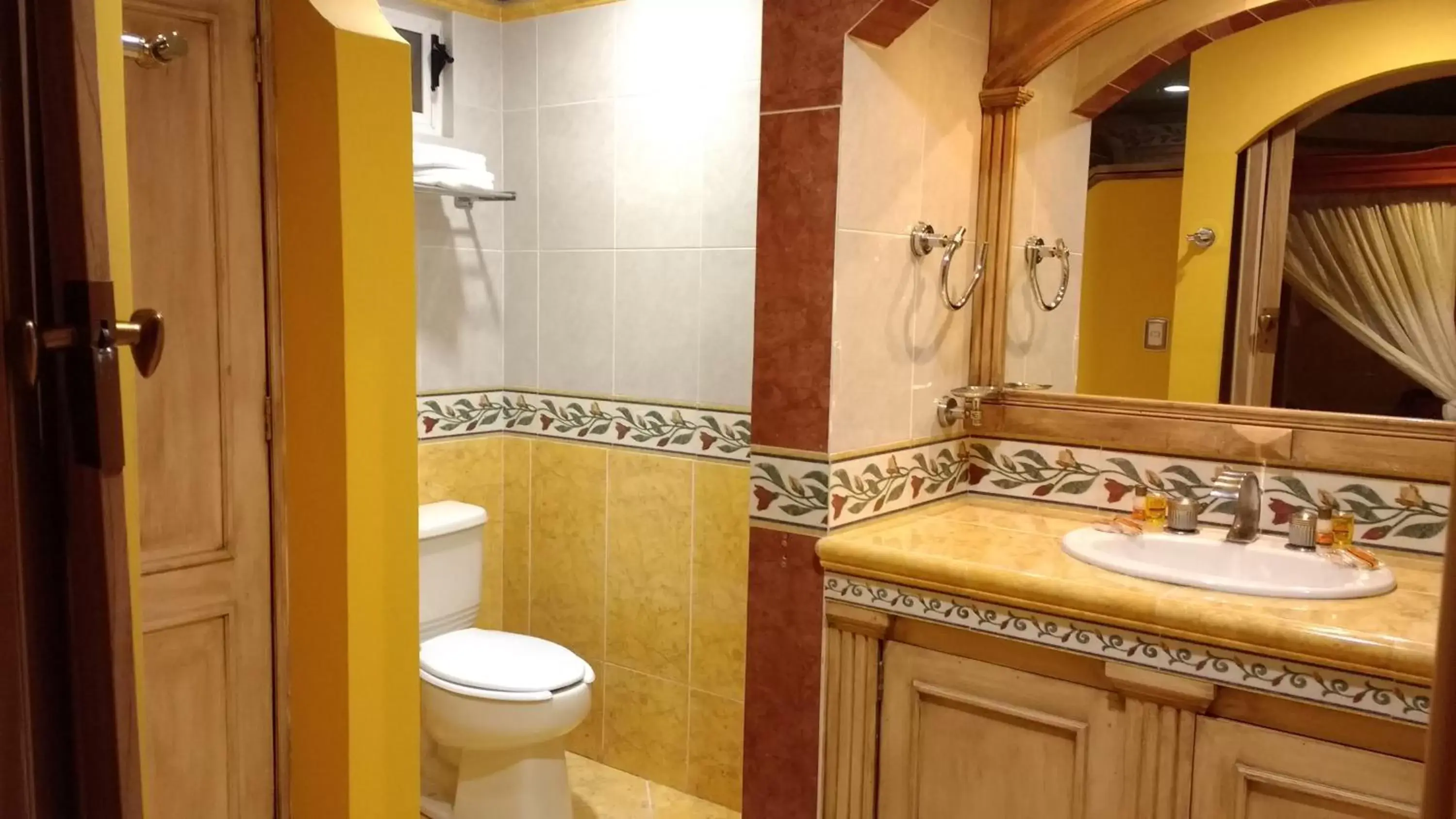 Toilet, Bathroom in Suites Flamboyanes