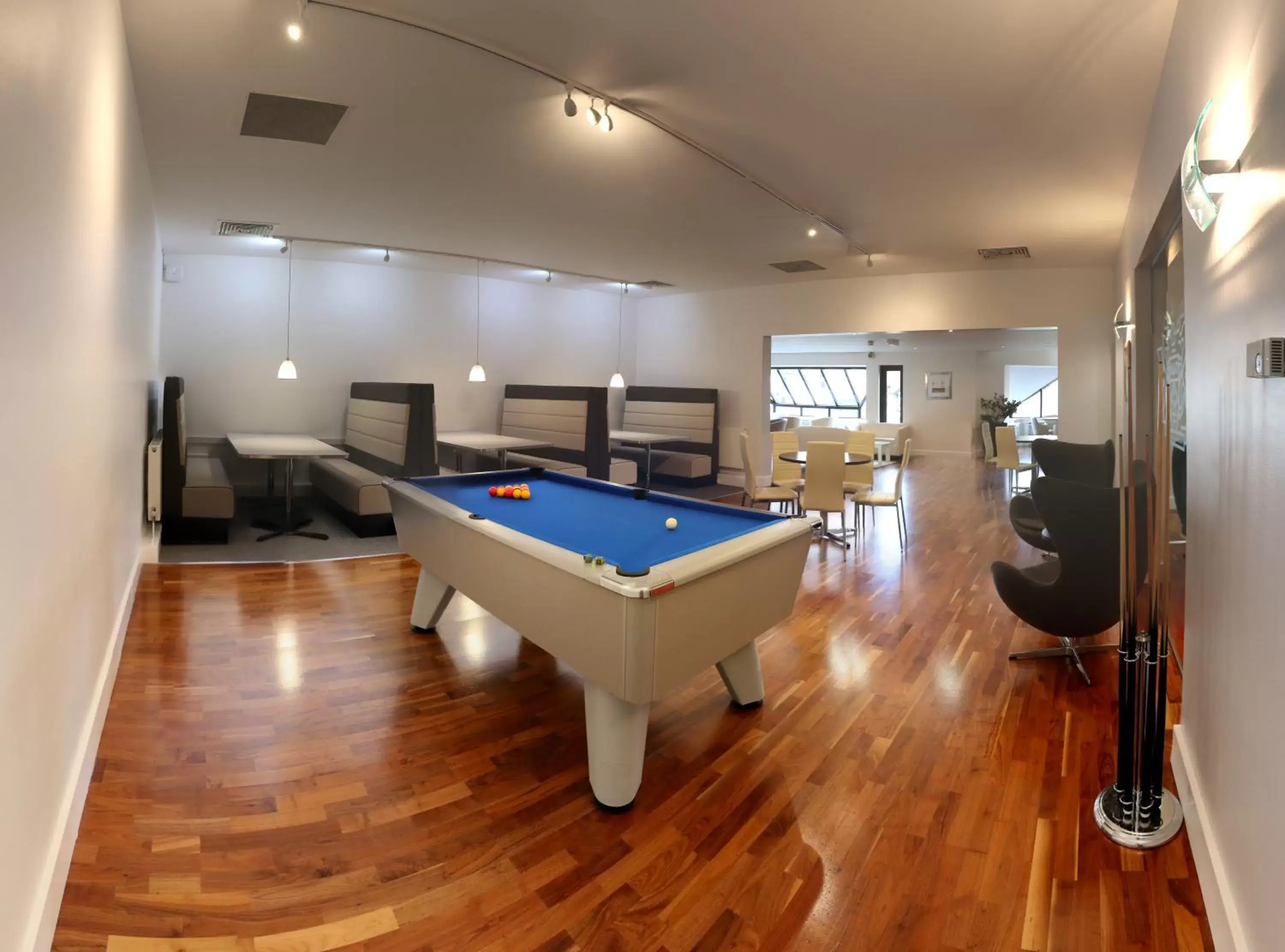 Day, Billiards in CIM Business Centre