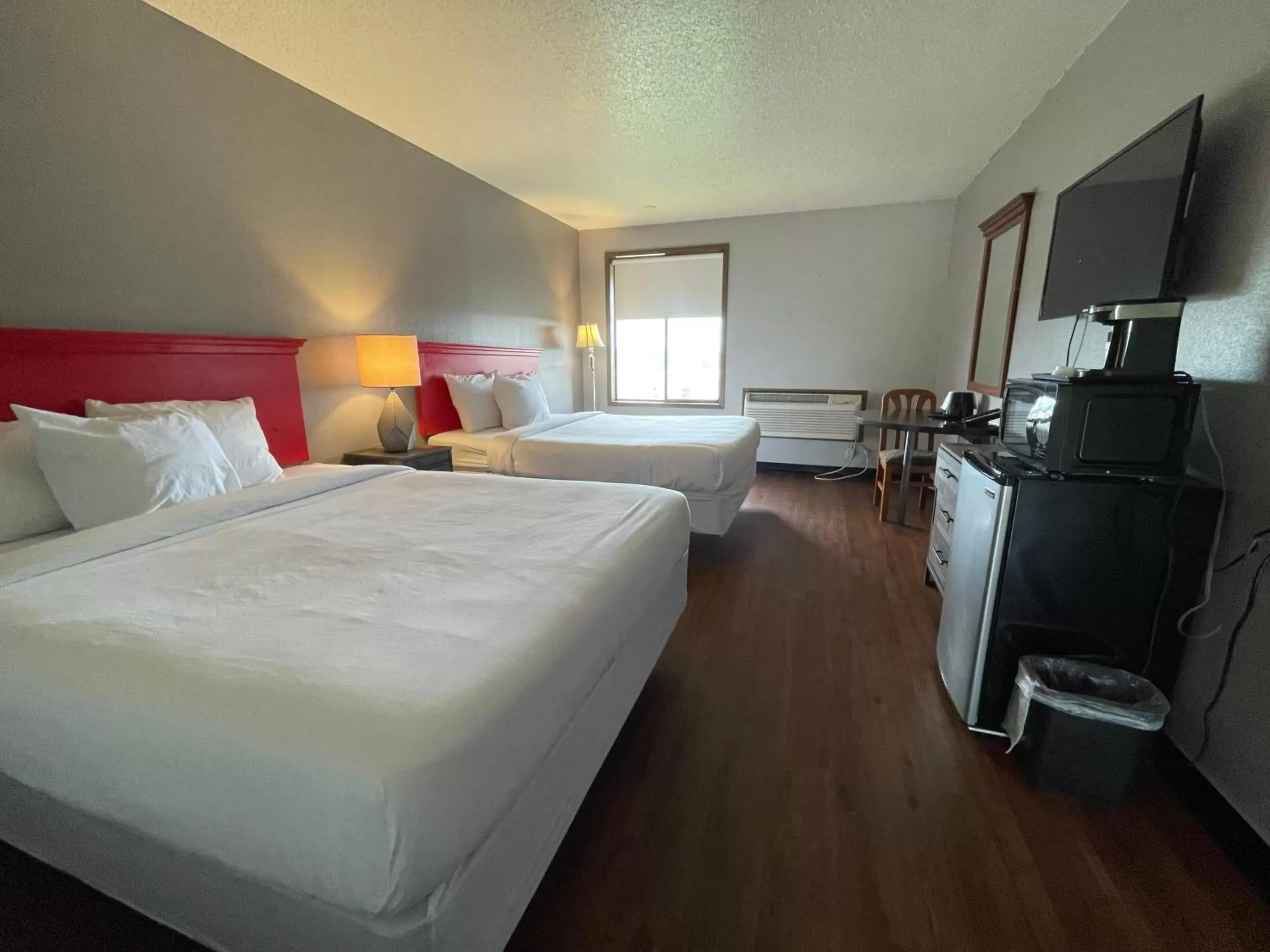 Photo of the whole room in Sunnyside Inn and Suites