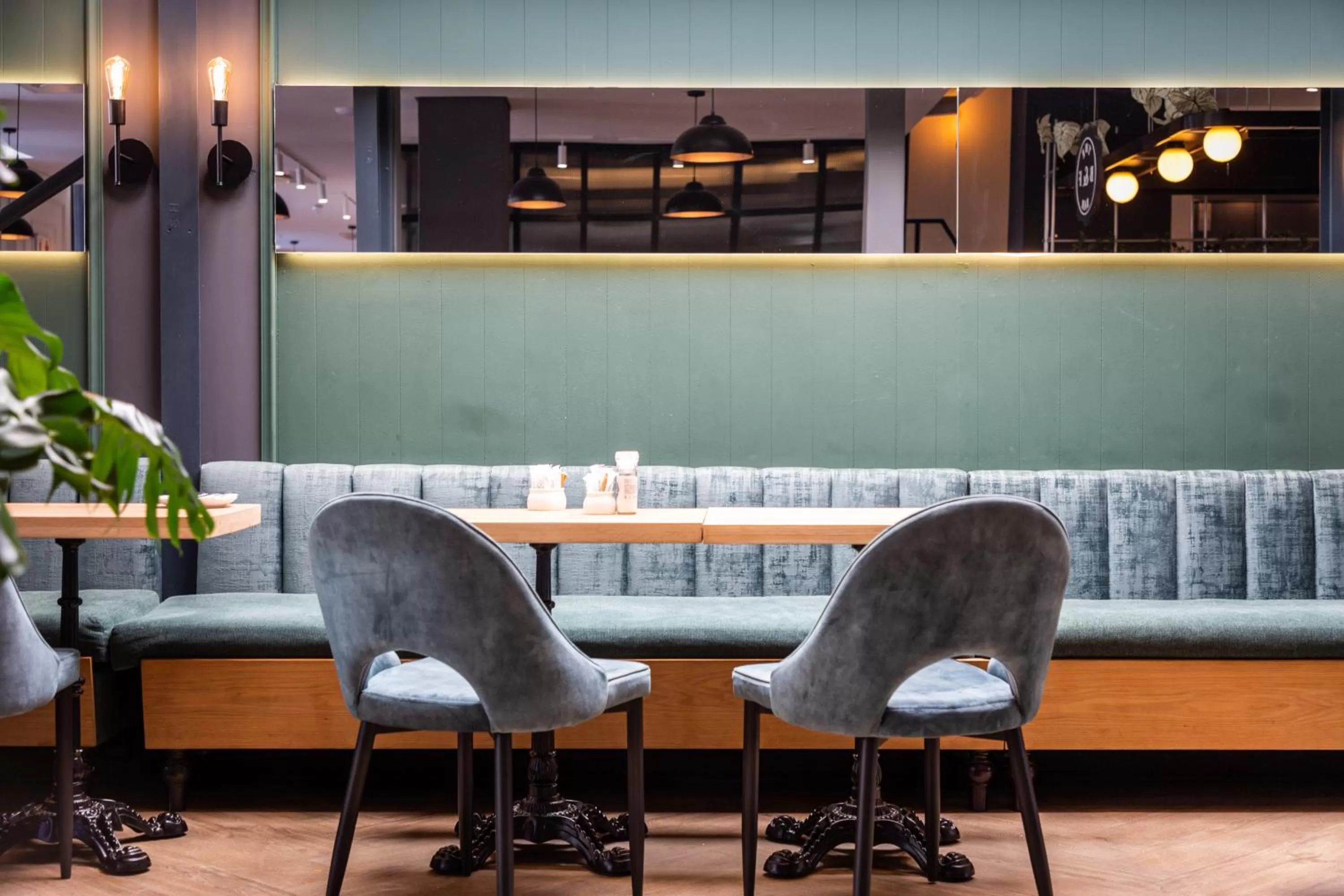 Restaurant/places to eat in Old Bank Hotel - Lion Roars Hotels & Lodges