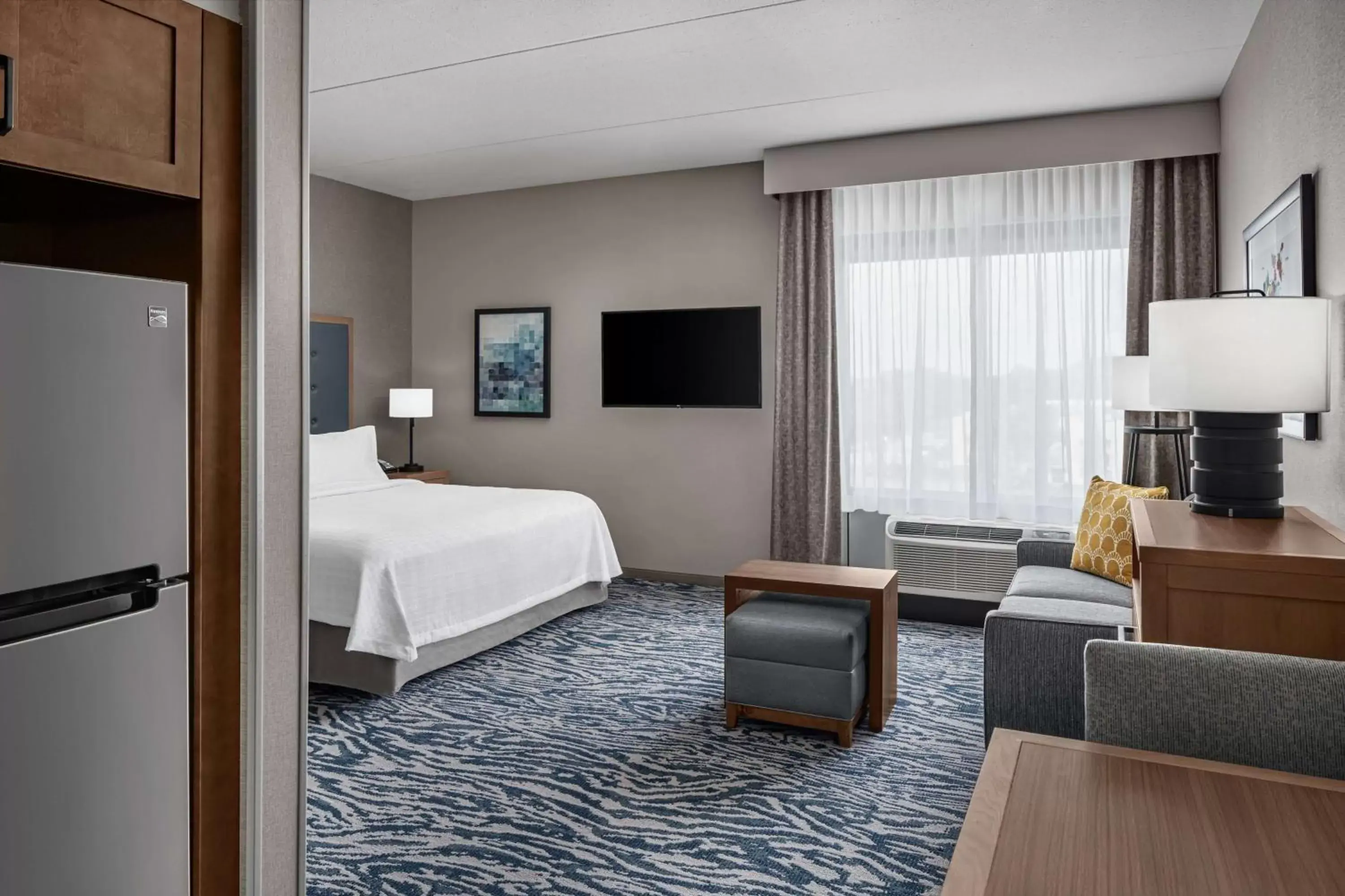 Bed, TV/Entertainment Center in Homewood Suites by Hilton Boston Woburn