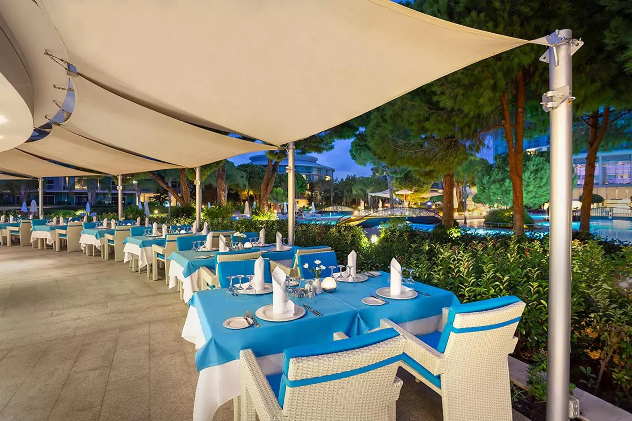 Restaurant/Places to Eat in Calista Luxury Resort