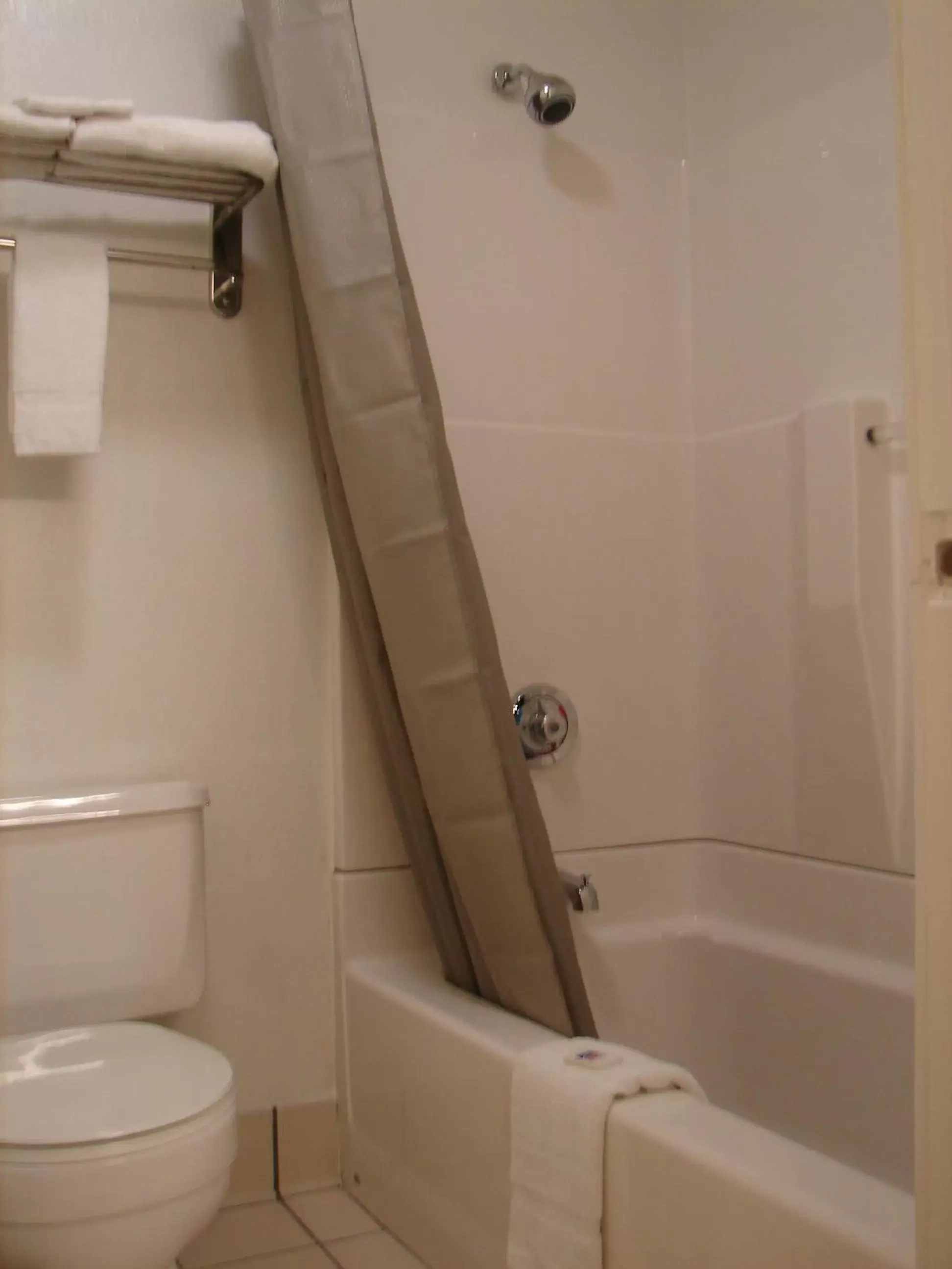 Bathroom in Motel 6-Lancaster, TX - DeSoto - Lancaster