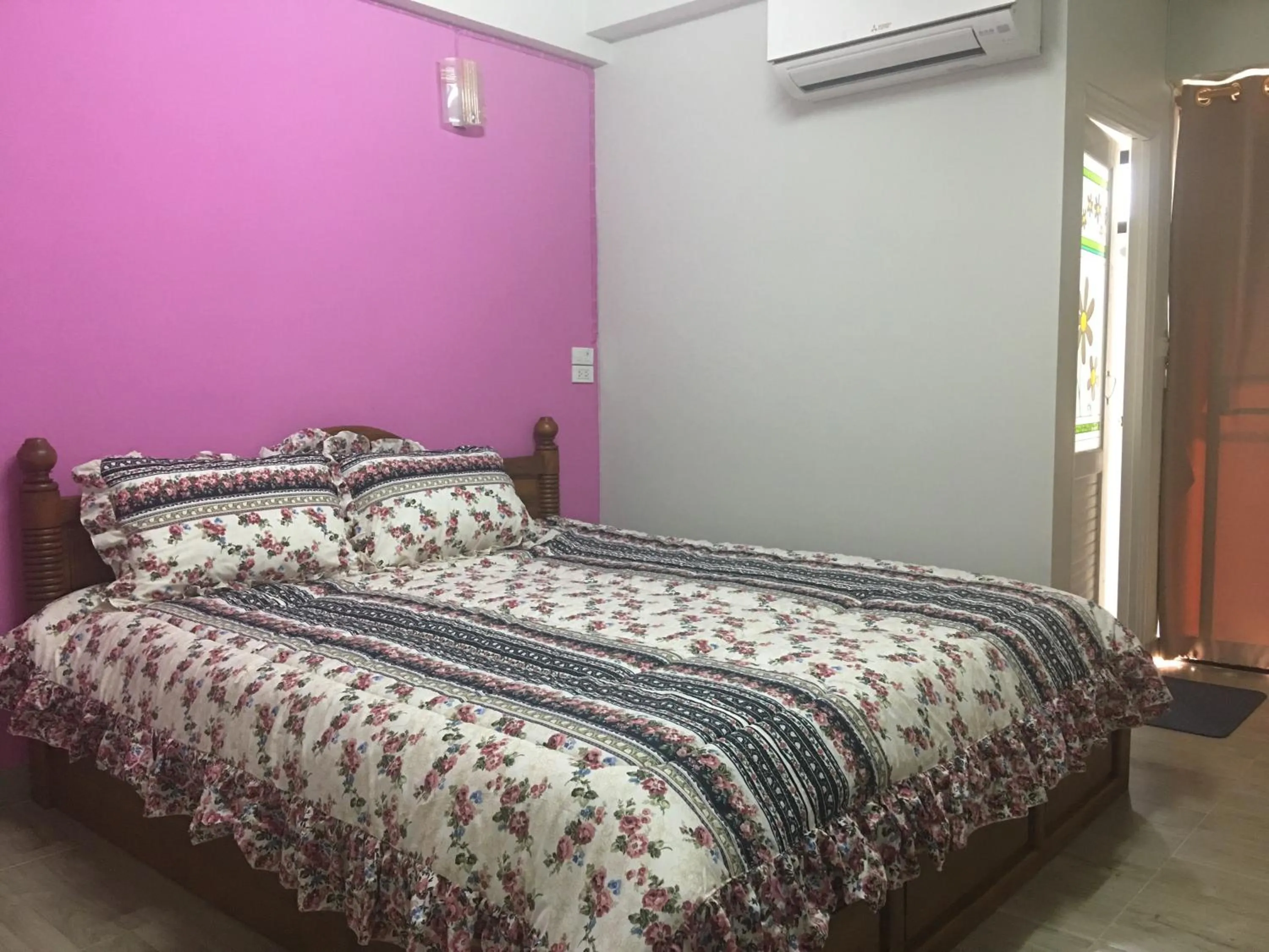 Bedroom, Bed in Vanlisut Hotel Ngamwongwan